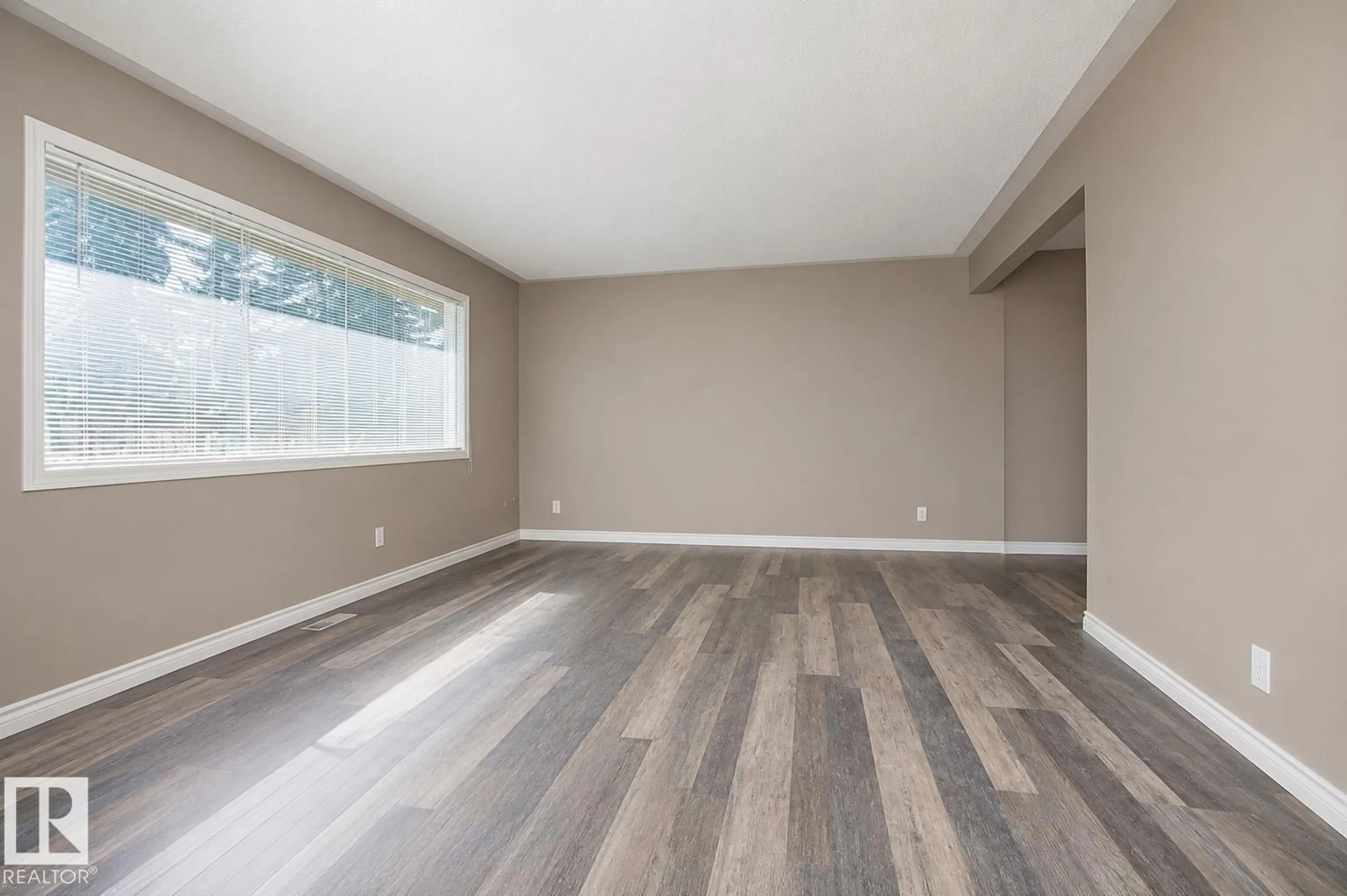A pic of a room for 9072 52 ST, Edmonton Alberta T6B1G2
