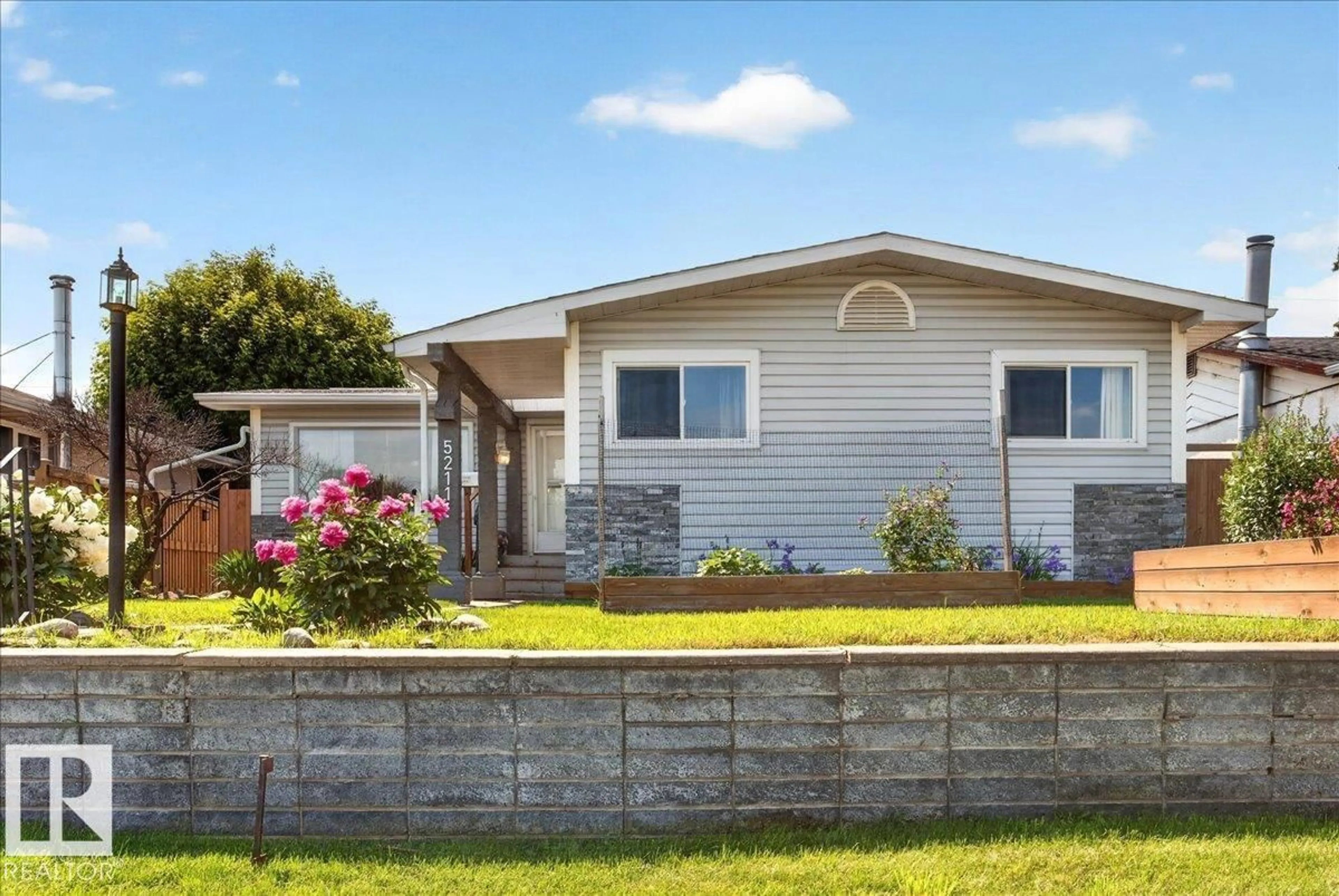 Home with vinyl exterior material, street for 5211 94A AV, Edmonton Alberta T6B0Y6