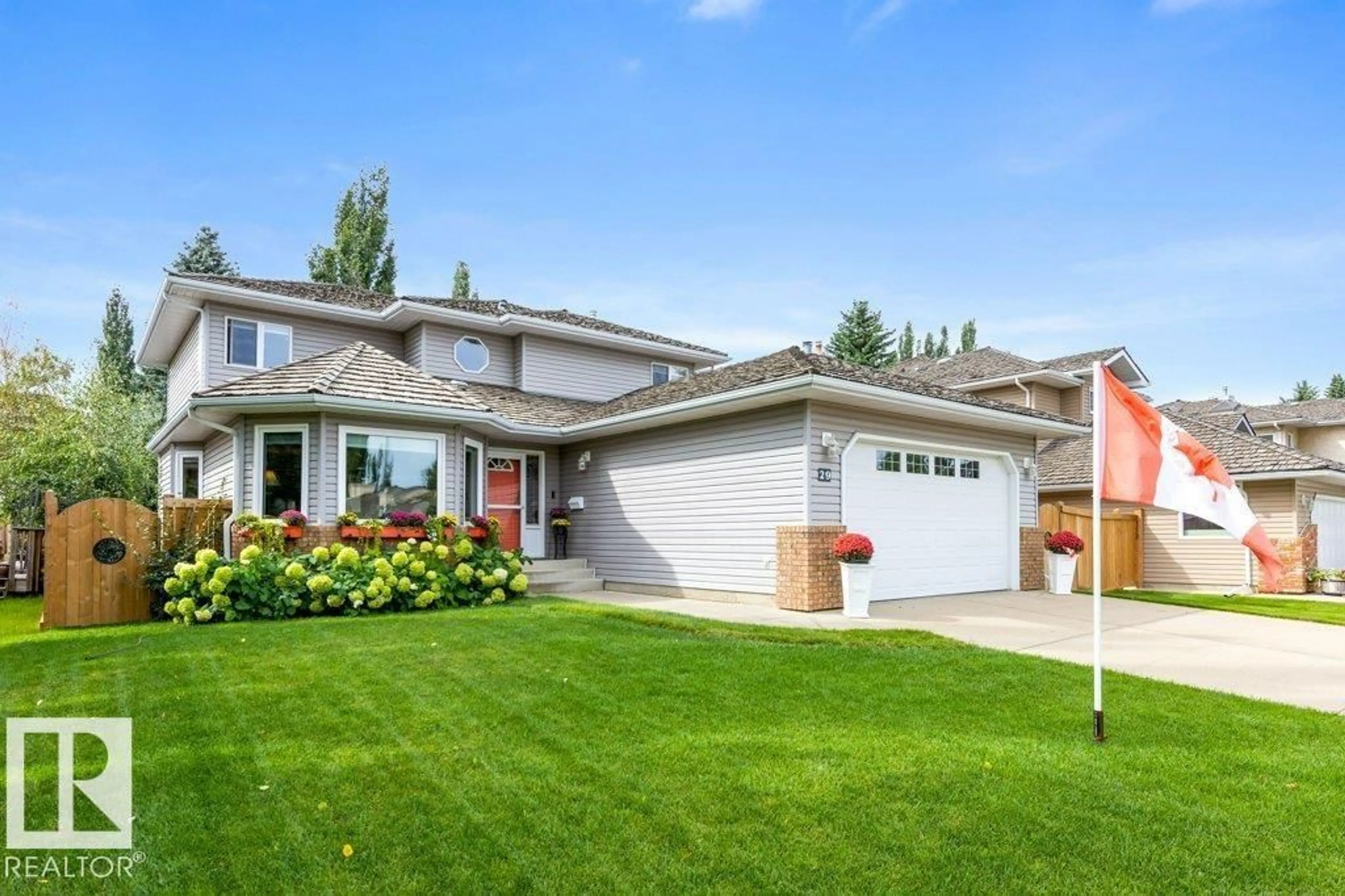 Home with vinyl exterior material, street for 29 ESSEX CL, St. Albert Alberta T8N5T1