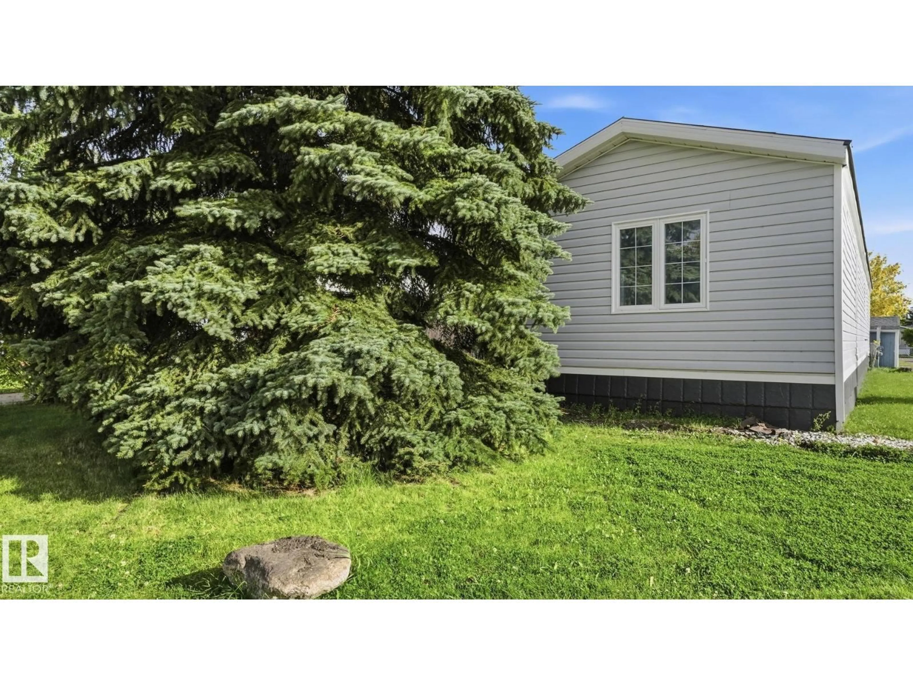 Home with vinyl exterior material, street for 1035 LAKELAND CR, Sherwood Park Alberta T8H1K7