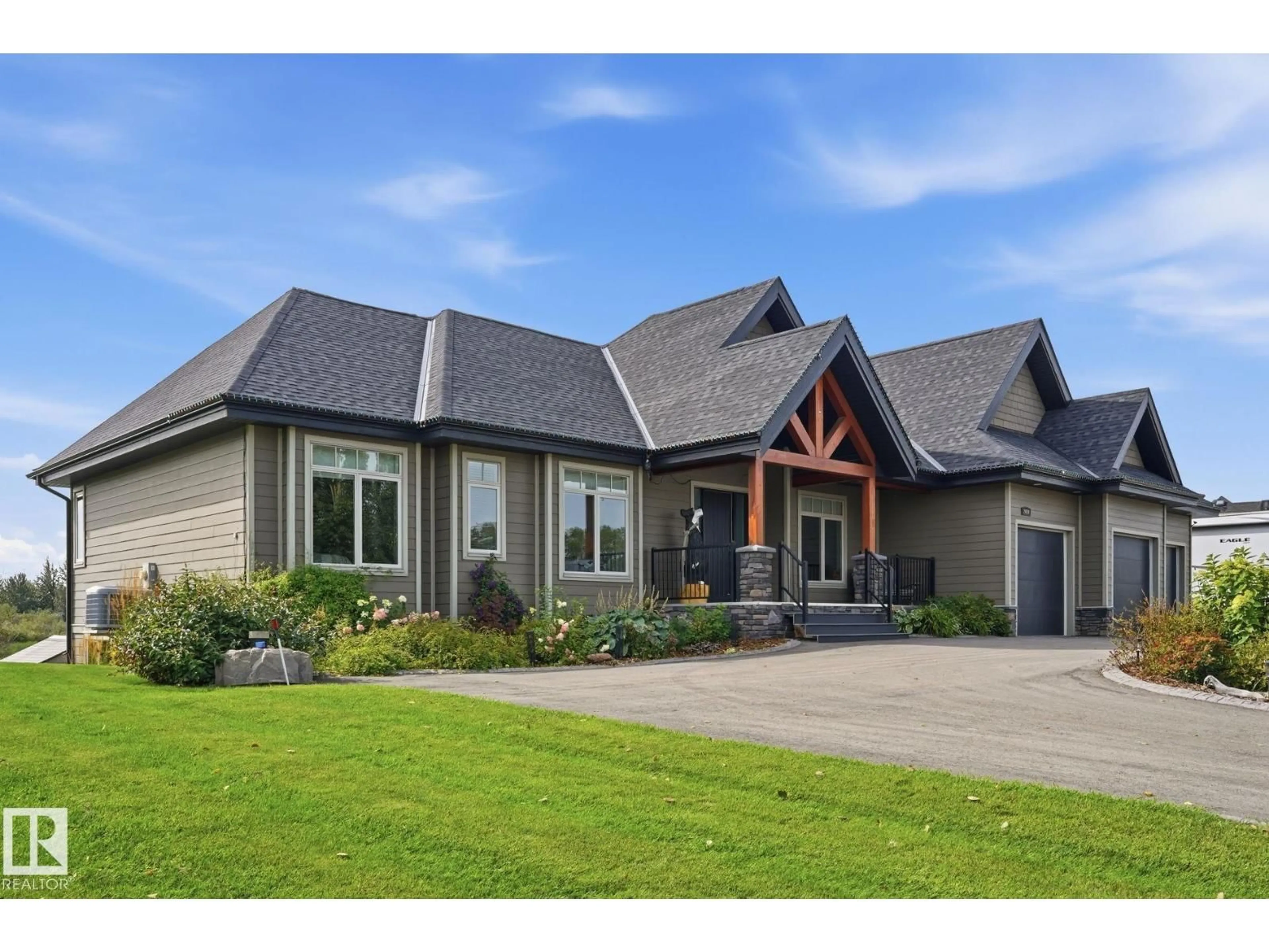 Home with brick exterior material, building for 2010 SPRING DR, Rural Parkland County Alberta T7Z1X2