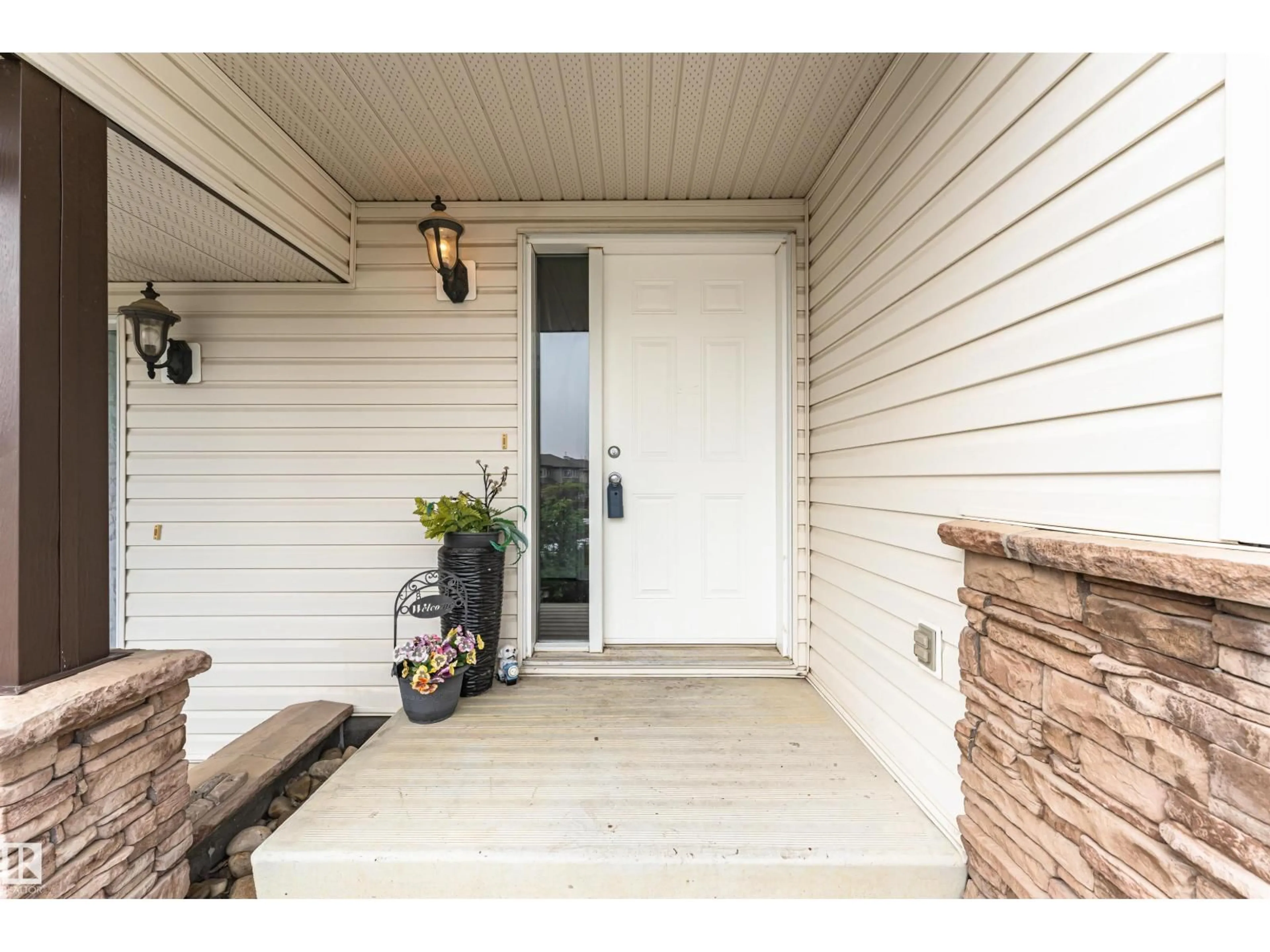 Indoor entryway for 171 BRINTNELL BV, Edmonton Alberta T5Y0C6