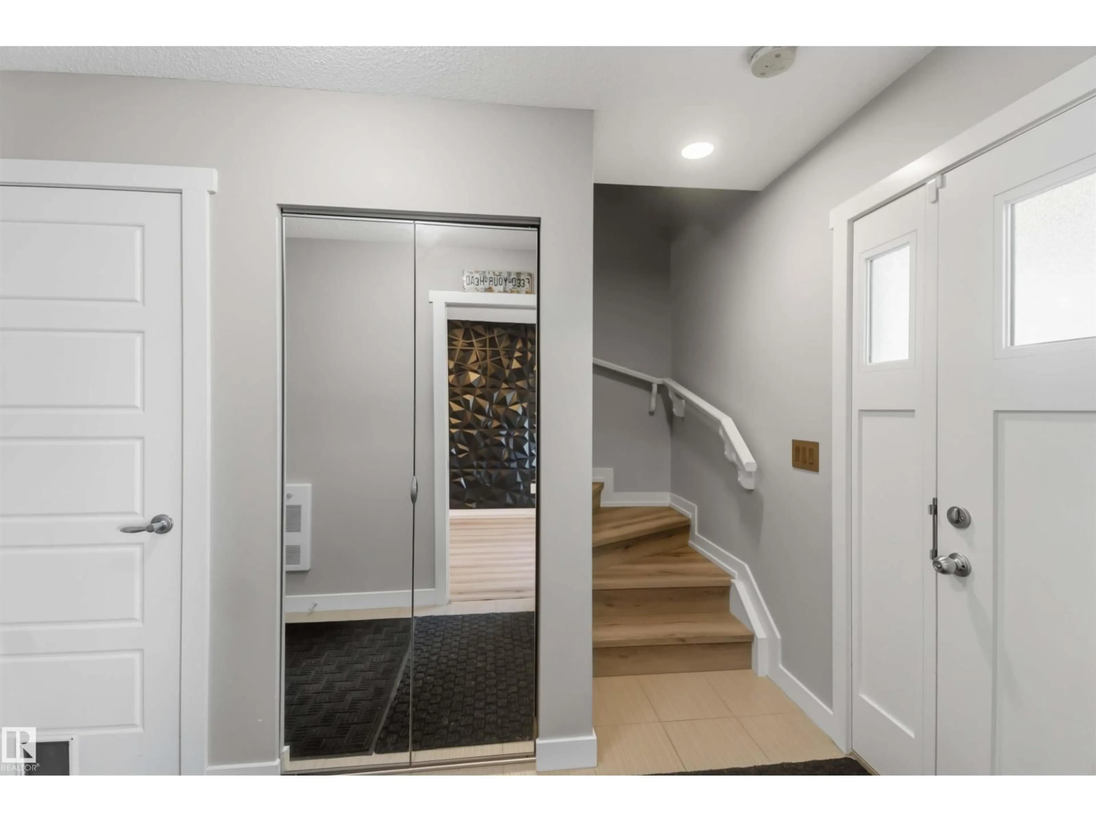 Indoor entryway for #27 - 17832 78 ST, Edmonton Alberta T5Z0P7