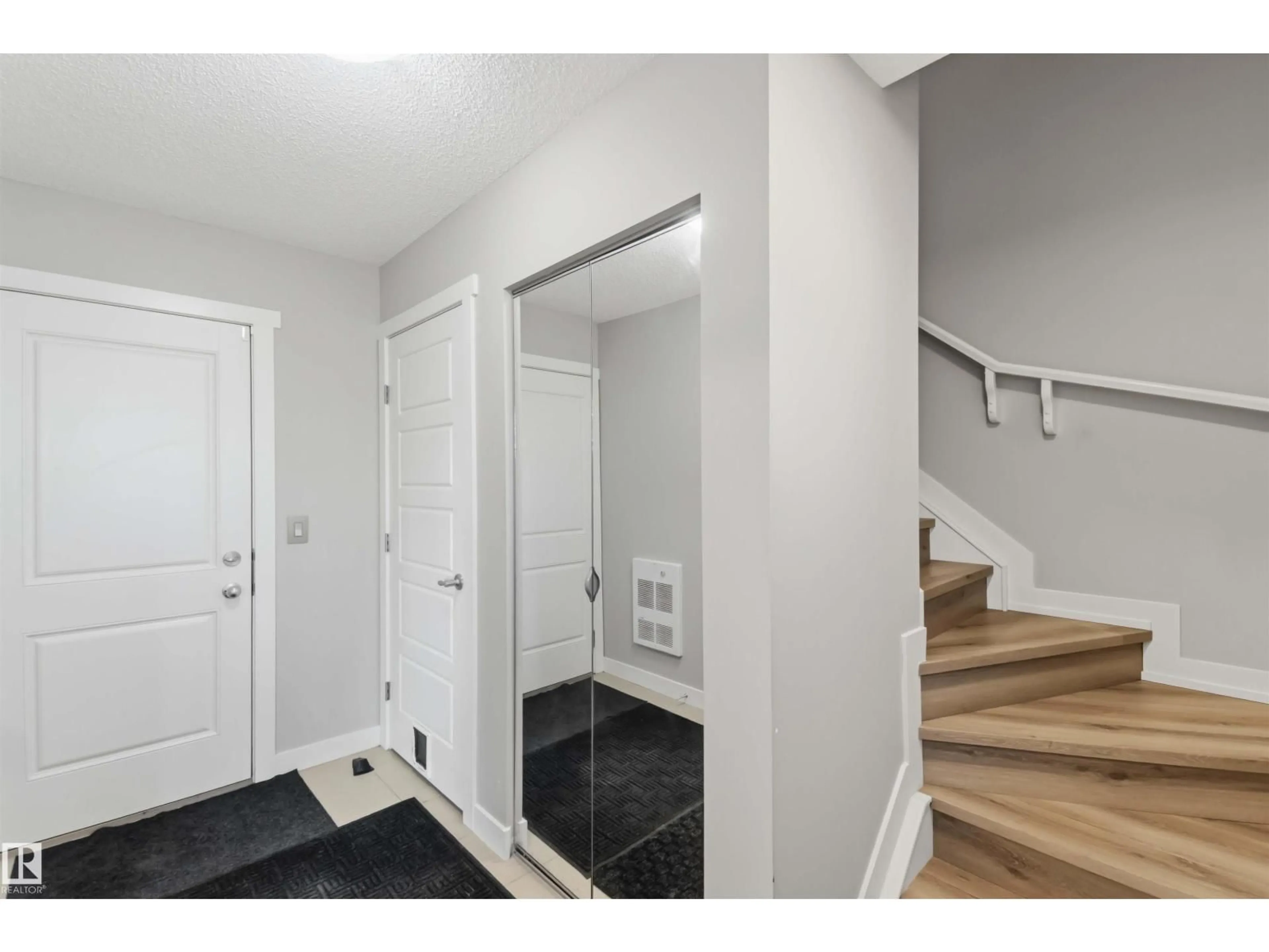Indoor entryway for #27 - 17832 78 ST, Edmonton Alberta T5Z0P7