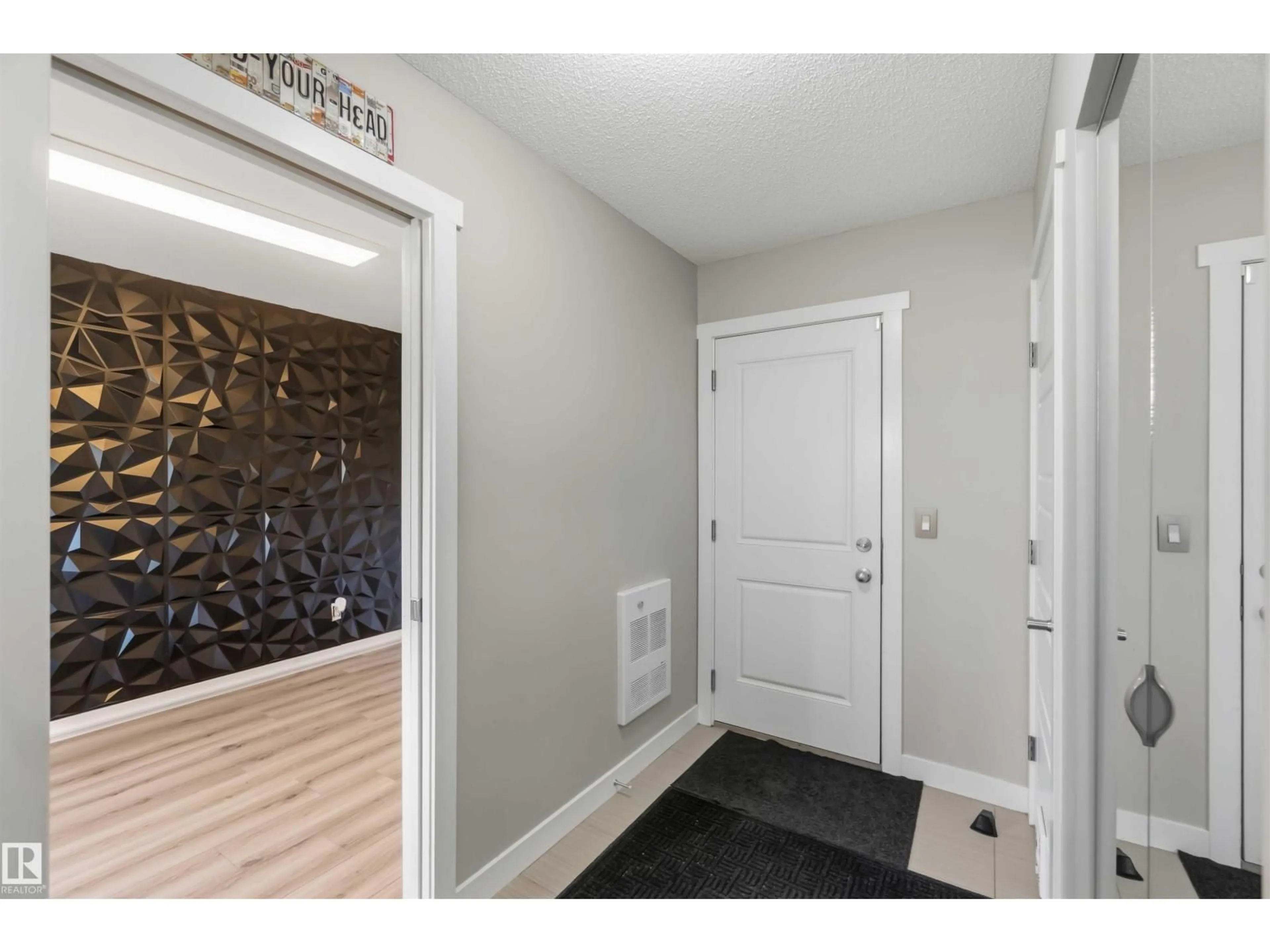 Indoor entryway for #27 - 17832 78 ST, Edmonton Alberta T5Z0P7