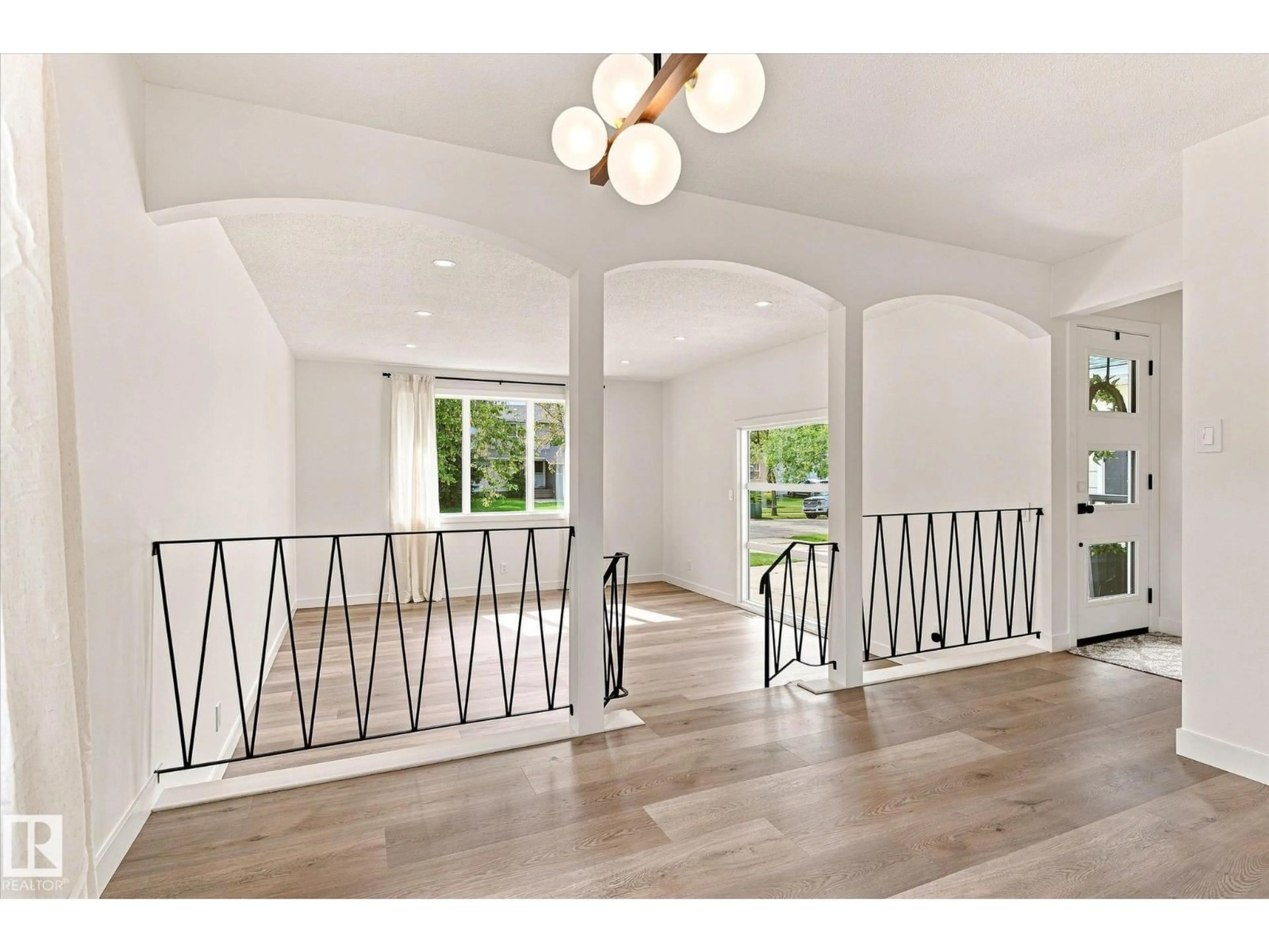 Indoor entryway for 42 ALCOTT CR, St. Albert Alberta T8N2H8