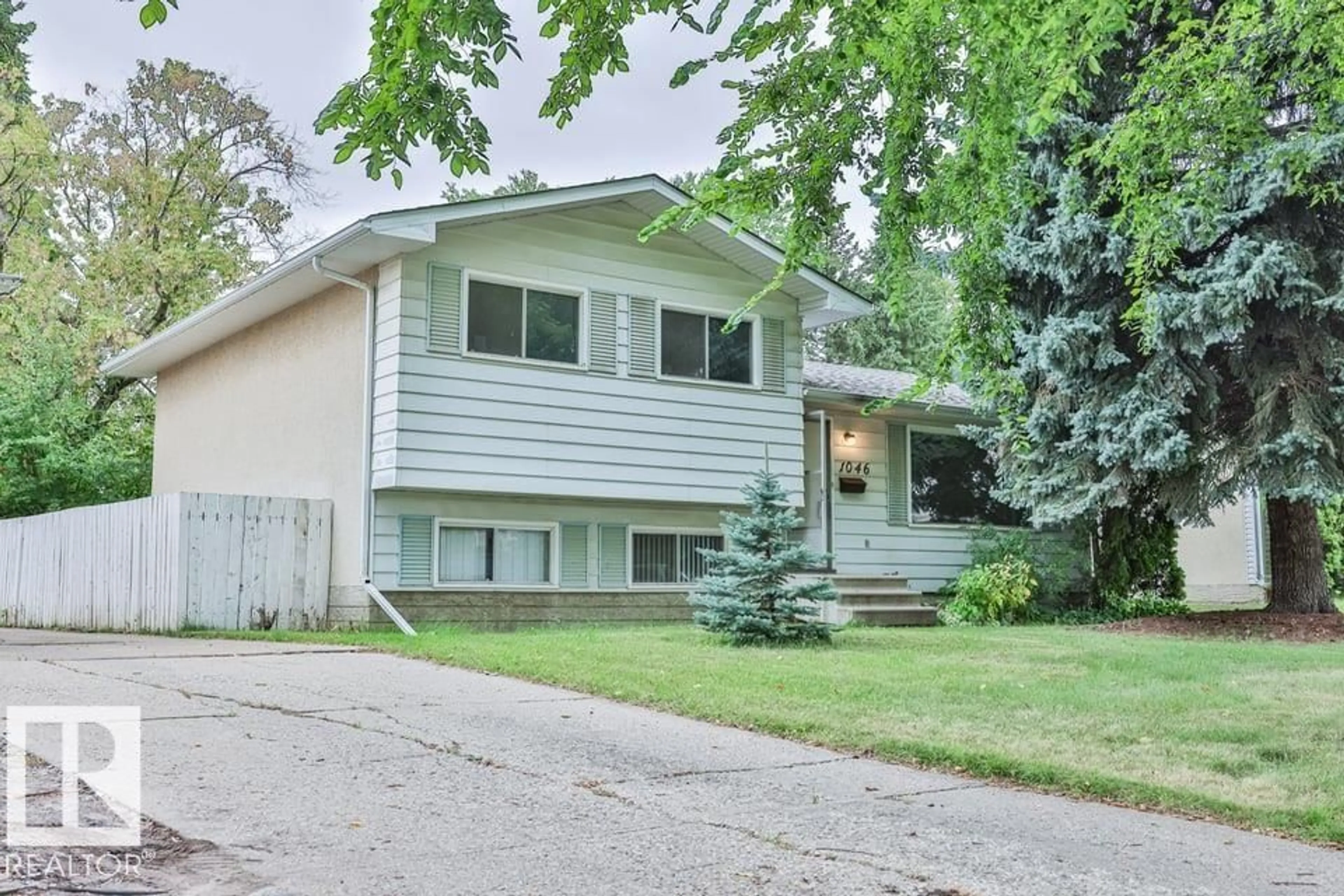 Home with vinyl exterior material, street for 1046 STRATHCONA DR, Sherwood Park Alberta T8A1A6