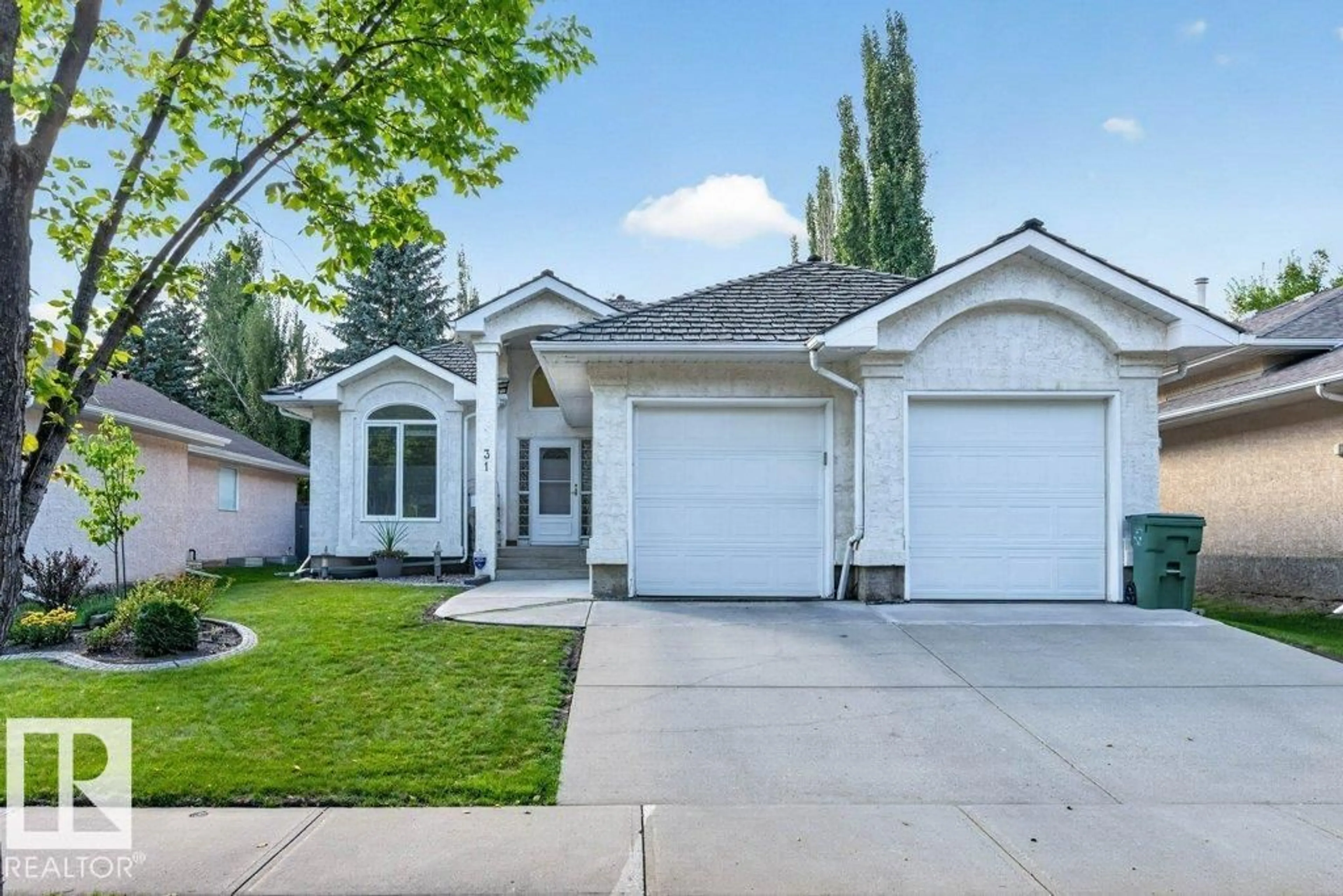 Home with vinyl exterior material, street for 31 OUTLOOK PL, St. Albert Alberta T8N6J2