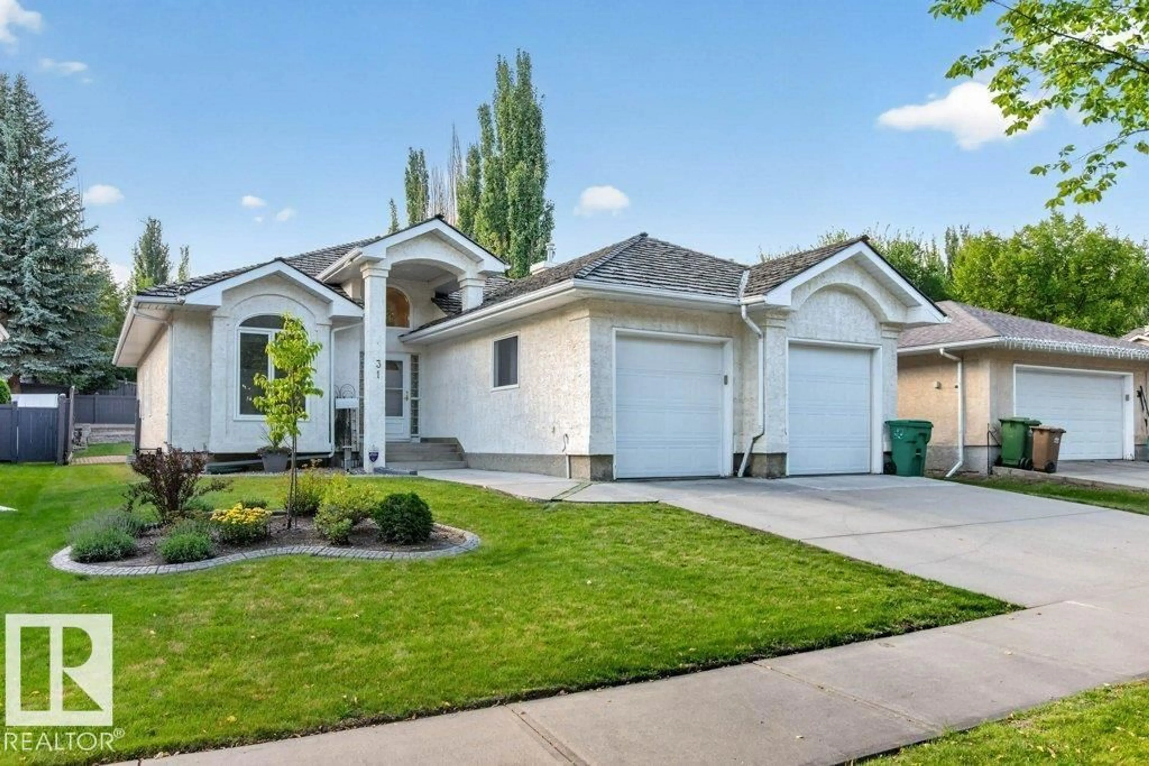 Home with vinyl exterior material, street for 31 OUTLOOK PL, St. Albert Alberta T8N6J2