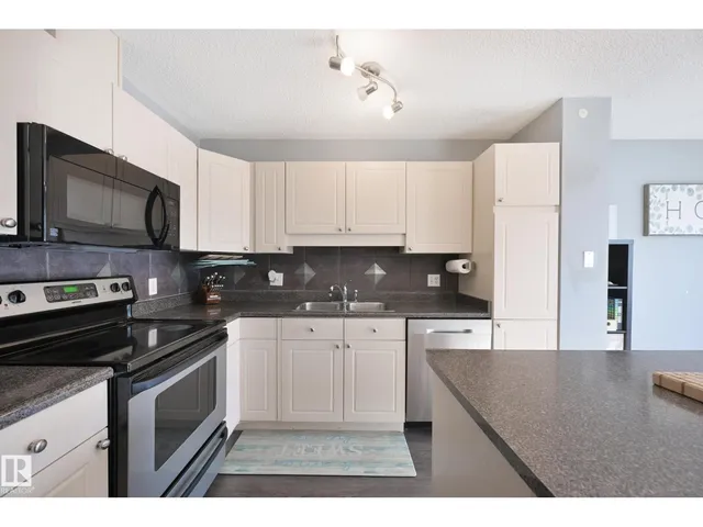 8127 7 AV, Edmonton 5