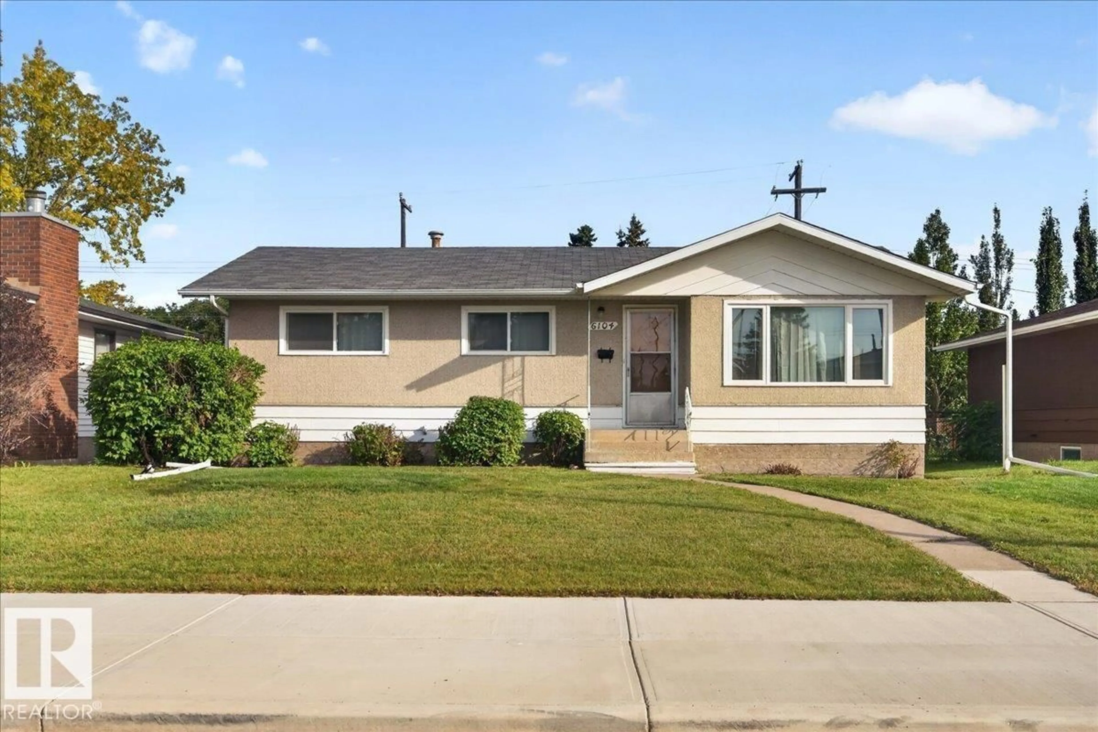 Home with vinyl exterior material, street for 6104 92 AV, Edmonton Alberta T6B0S4