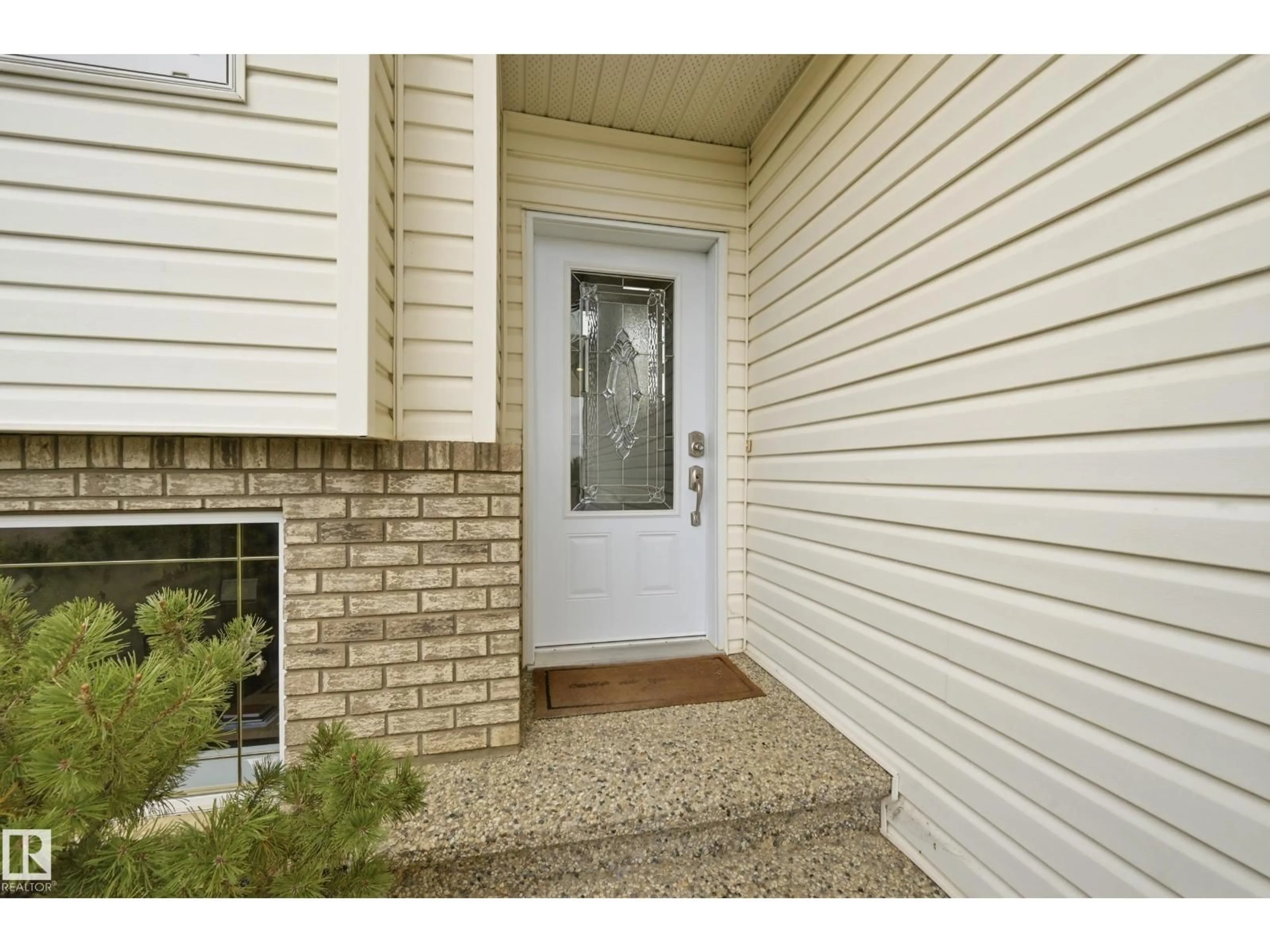 Indoor entryway for 22 OSBORNE CL, St. Albert Alberta T8B6T1