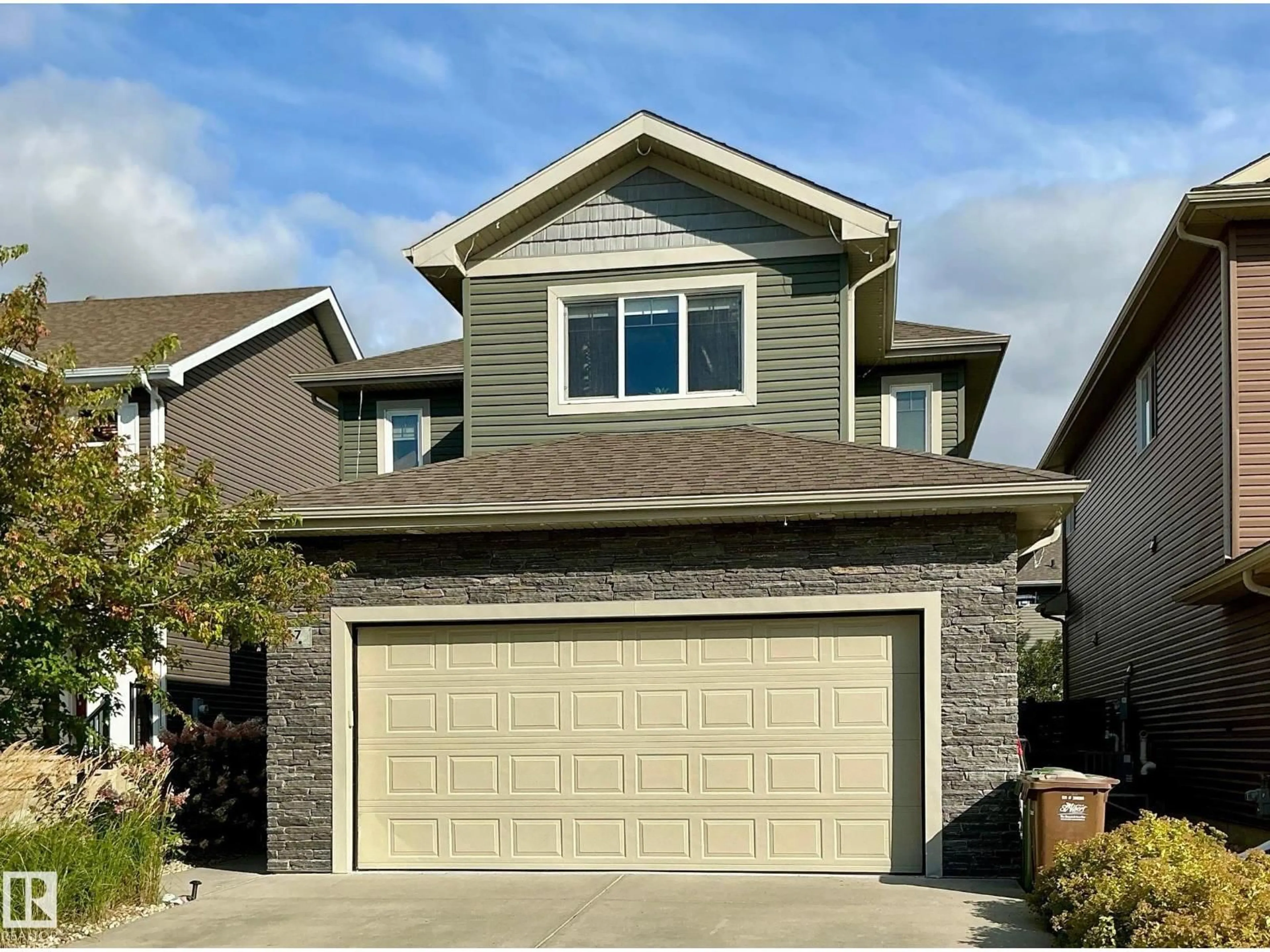 Home with vinyl exterior material, street for 7 ETOILE CRES, St. Albert Alberta T8N4L2