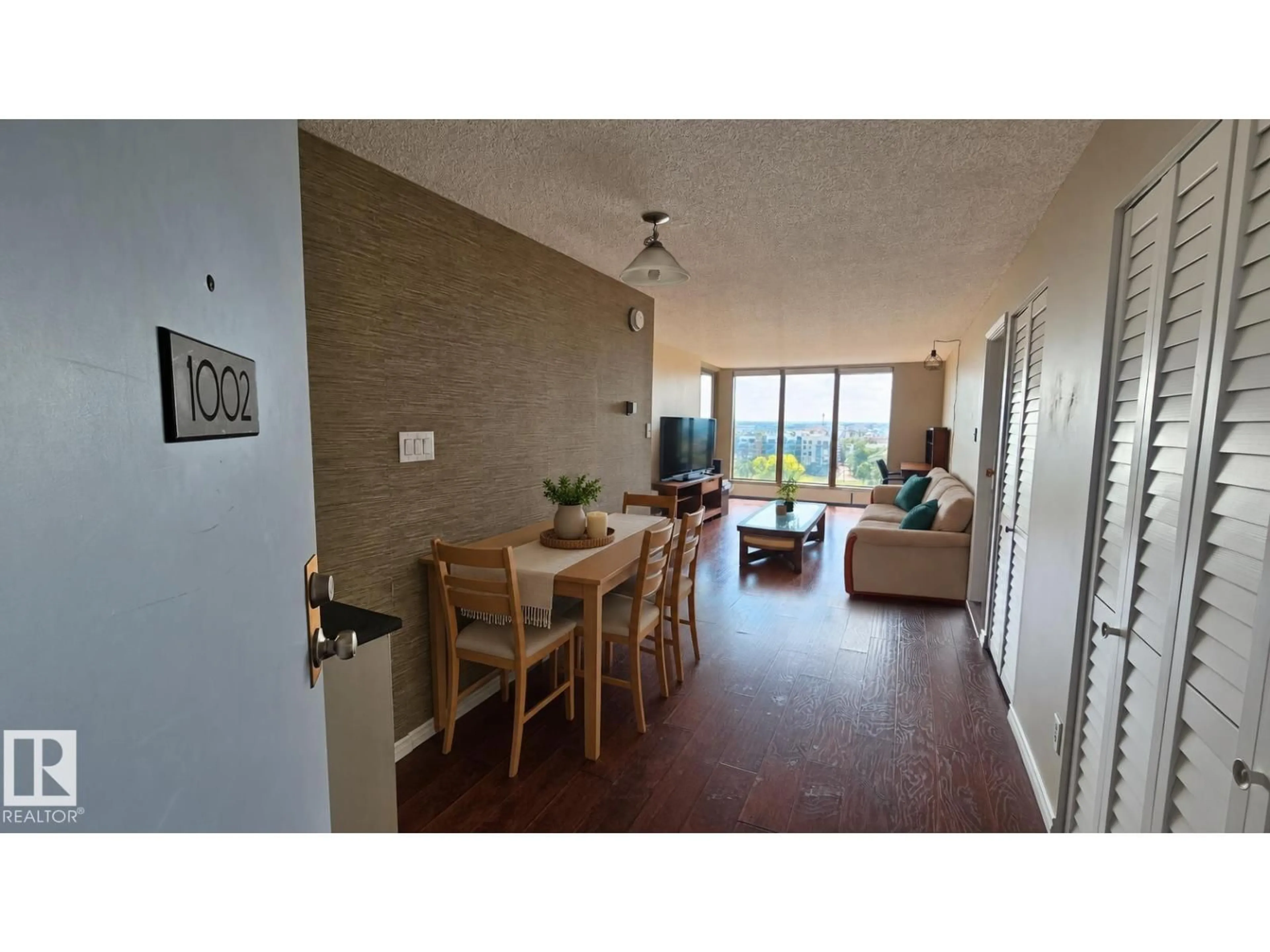 A pic of a room for 1002 SASKATCHEWAN DR, Edmonton Alberta T6E6B6