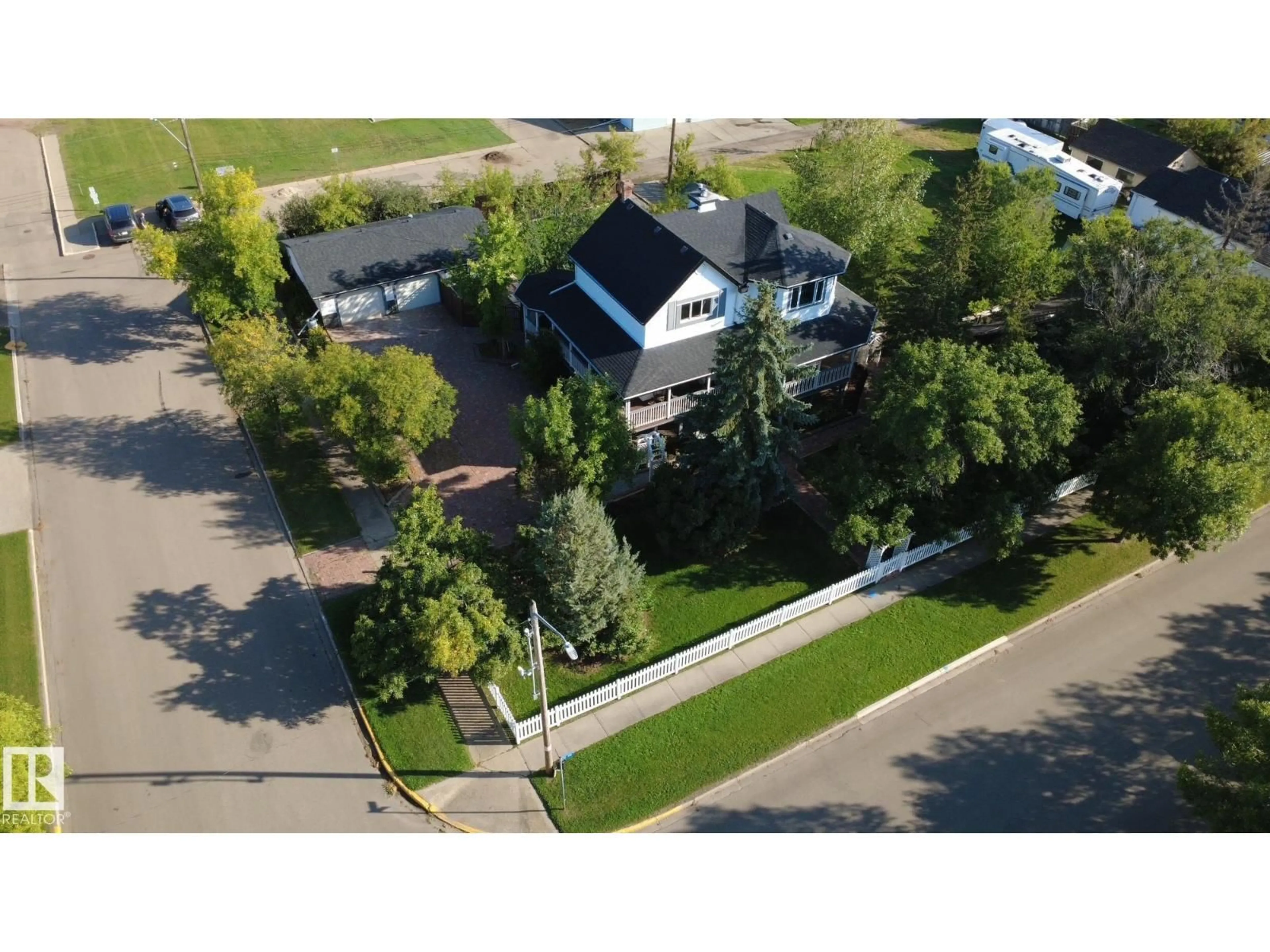 A pic from outside/outdoor area/front of a property/back of a property/a pic from drone, street for 5040 51 AV, Lamont Alberta T0B2R0