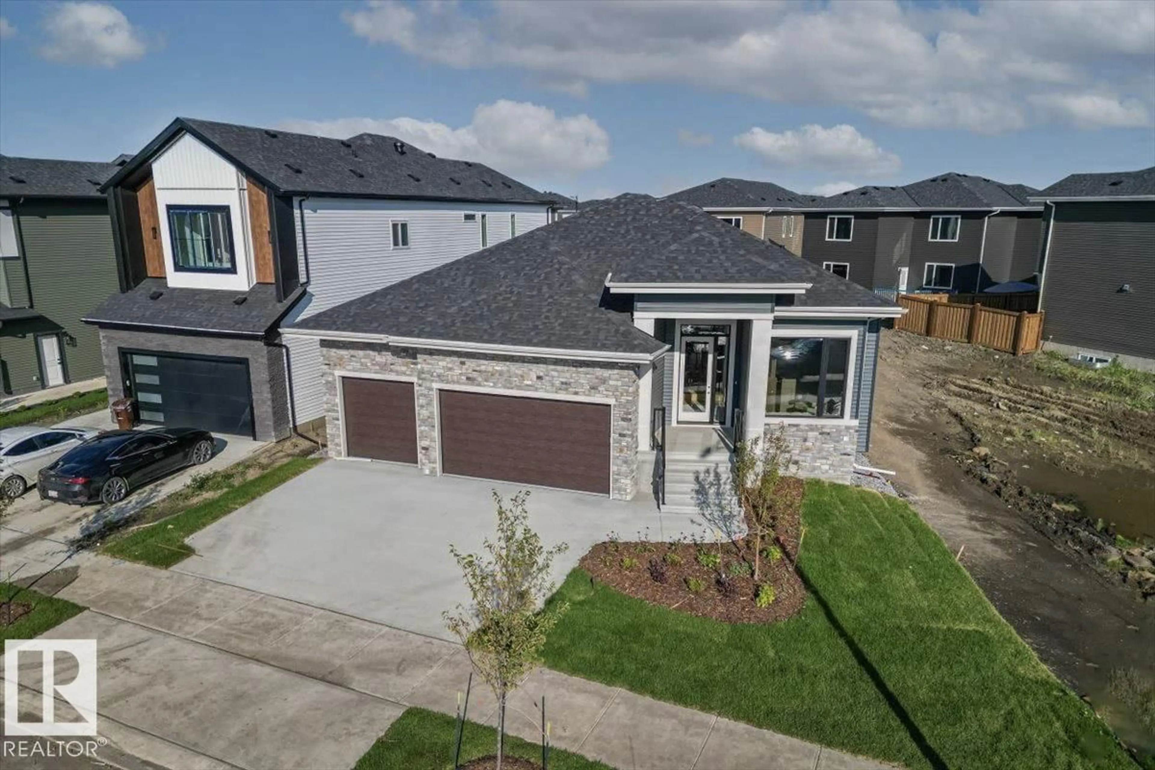 A pic from outside/outdoor area/front of a property/back of a property/a pic from drone, street for 41 ELDRIDGE PT, St. Albert Alberta T8N8C3