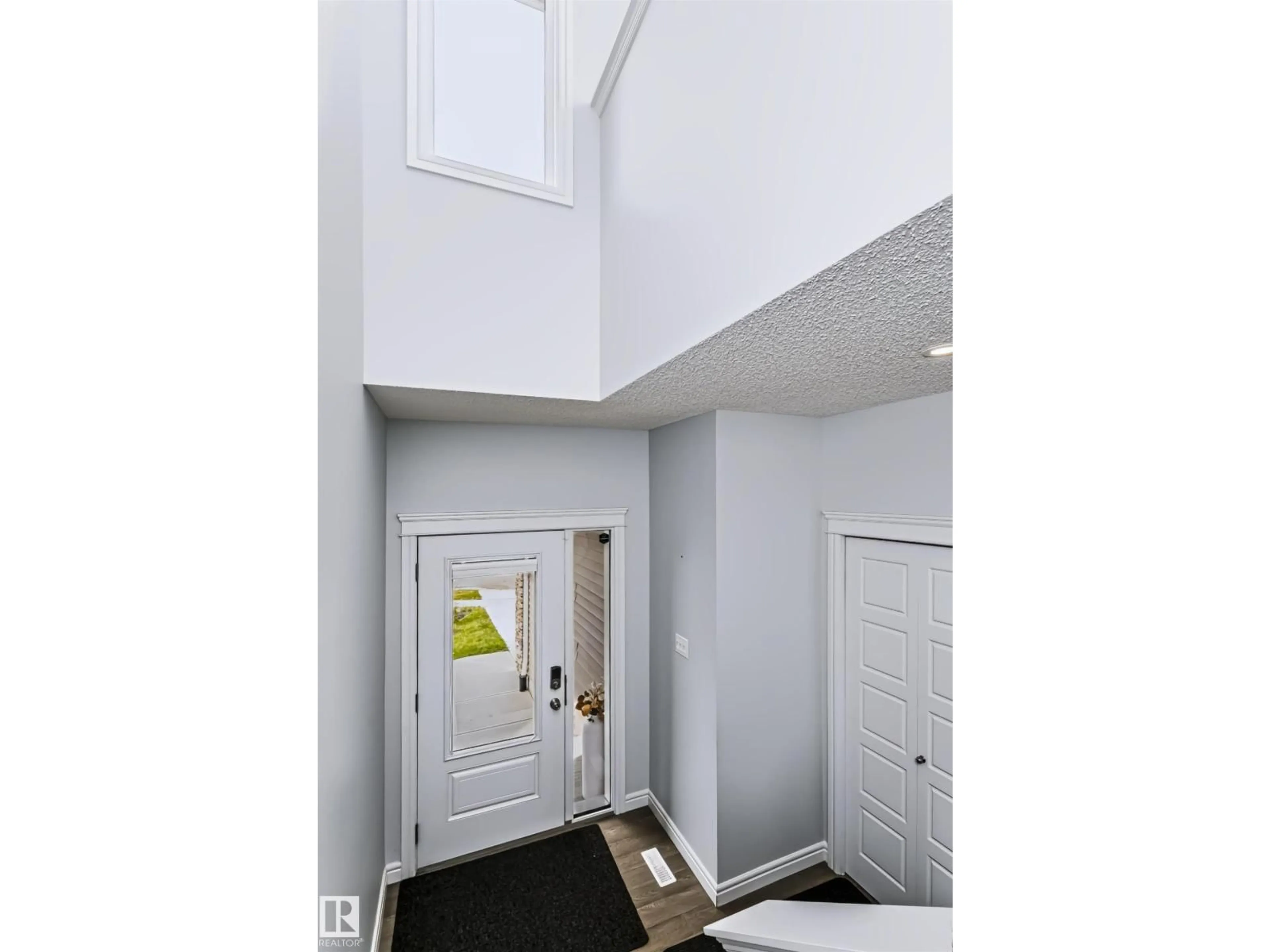 Indoor entryway for 78 JUNEAU WY, St. Albert Alberta T8N7W8