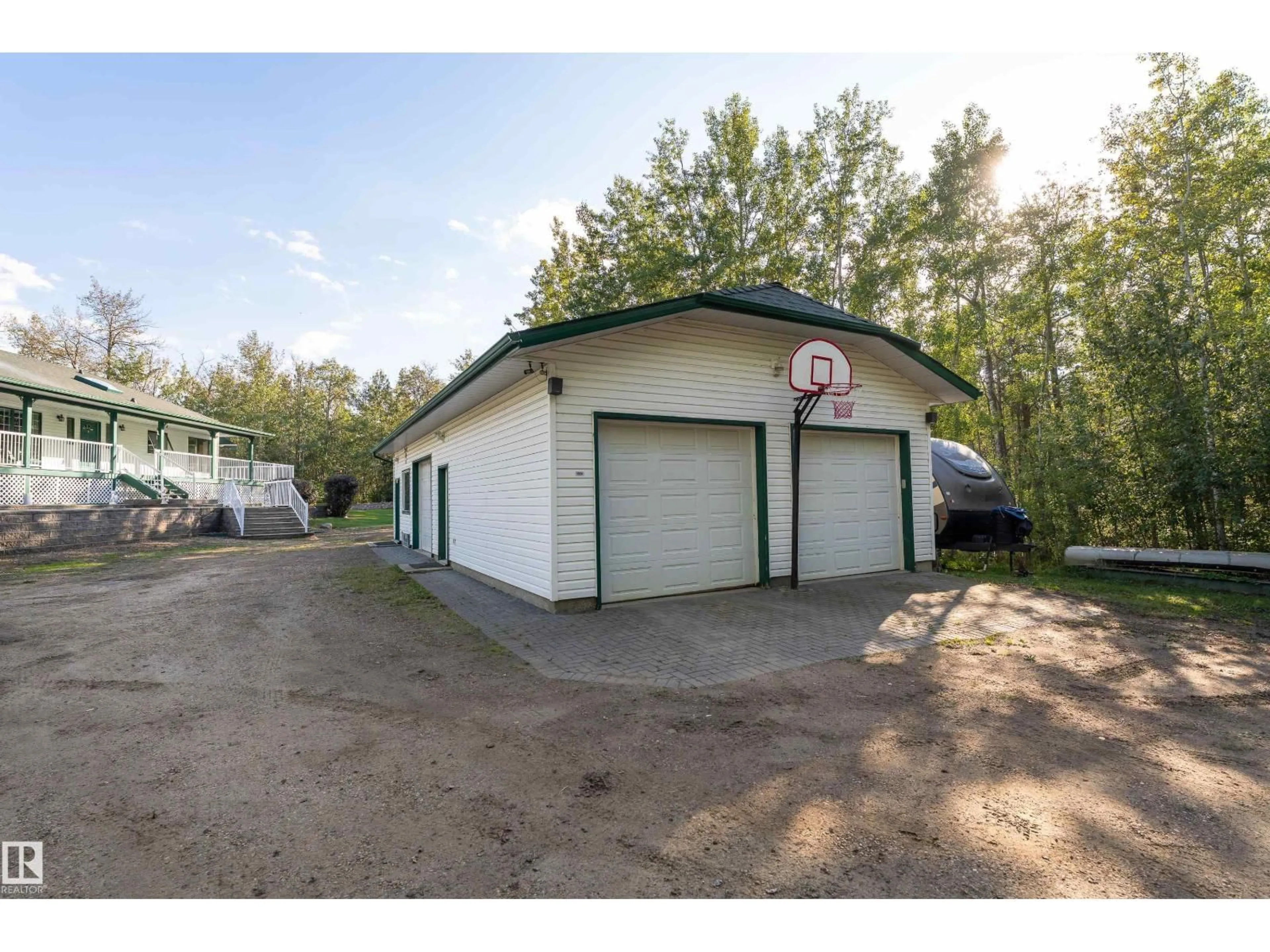 Indoor garage for 51109 - 61 RGE ROAD 220 RGE ROAD, Rural Strathcona County Alberta T8E1G8