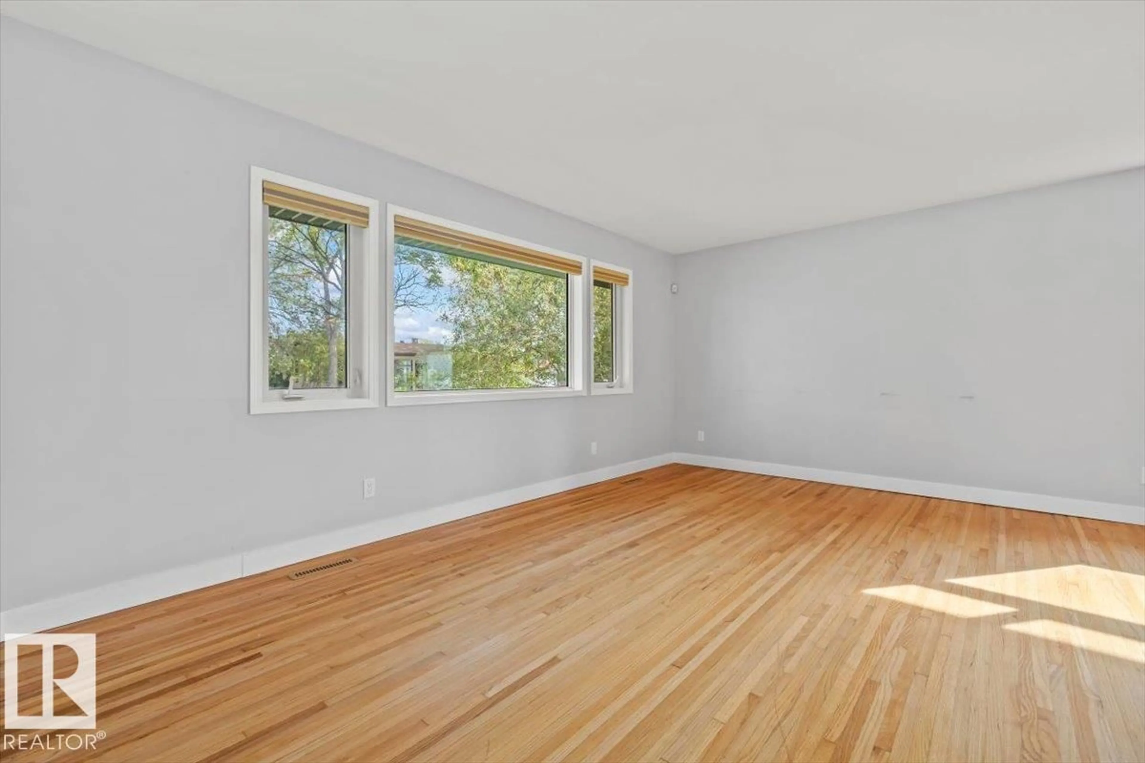 A pic of a room for 8663 64 AV, Edmonton Alberta T6E0H4