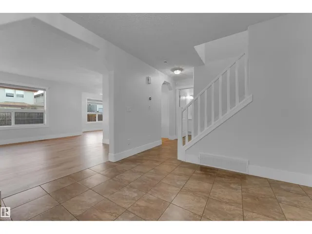 3003 25 AV, Edmonton 5