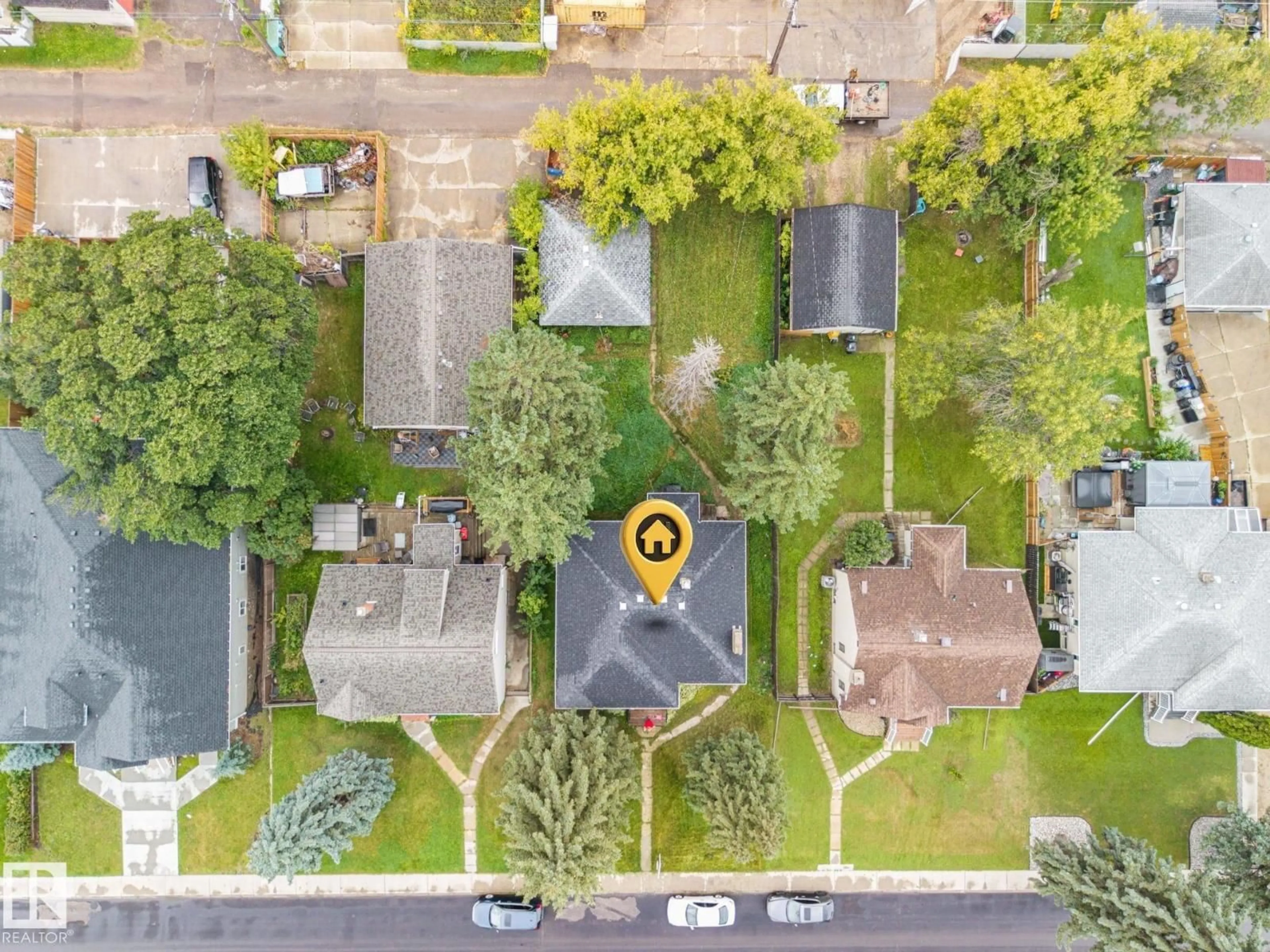 A pic from outside/outdoor area/front of a property/back of a property/a pic from drone, street for 11331 111 AV NW, Edmonton Alberta T5G0C8