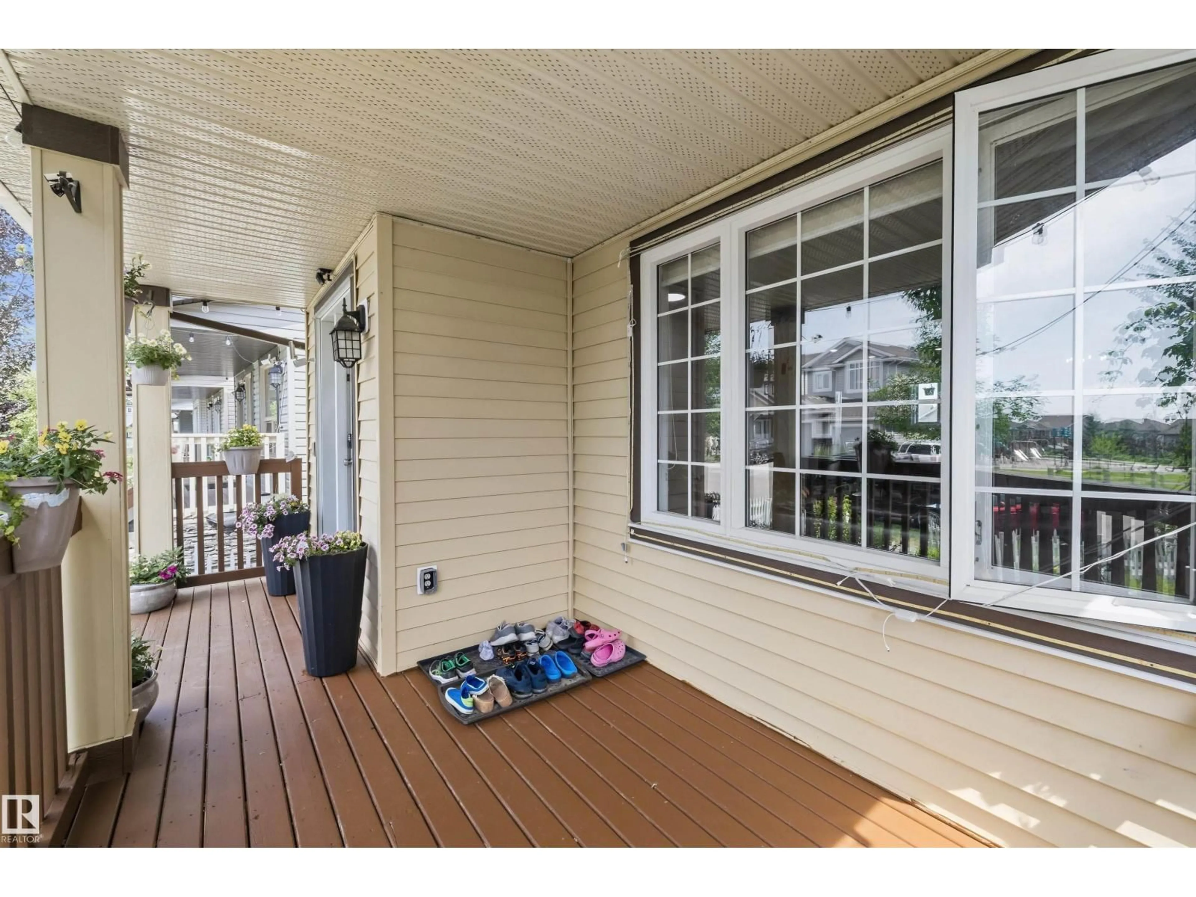 Patio, water/lake/river/ocean view for 2803 12 ST, Edmonton Alberta T6T0V8