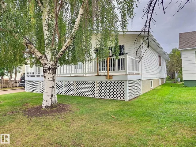 5122 46 AV, St. Paul Town 3