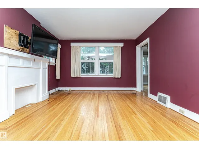 10930 80 AV, Edmonton 5