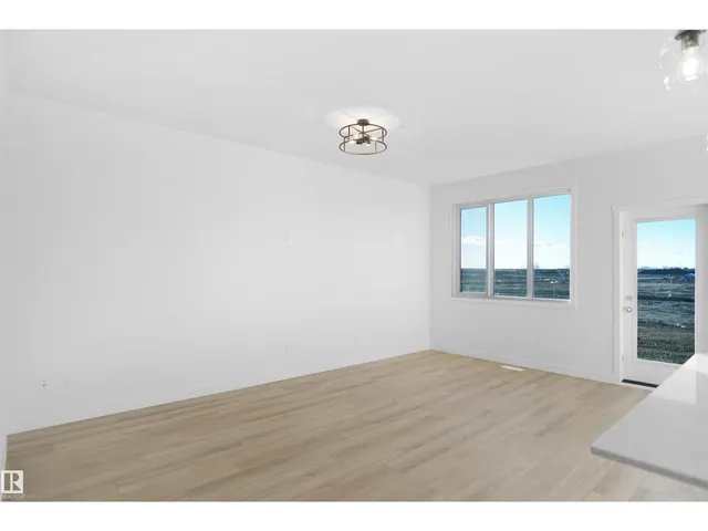NW - 8715 183 AV, Edmonton 5