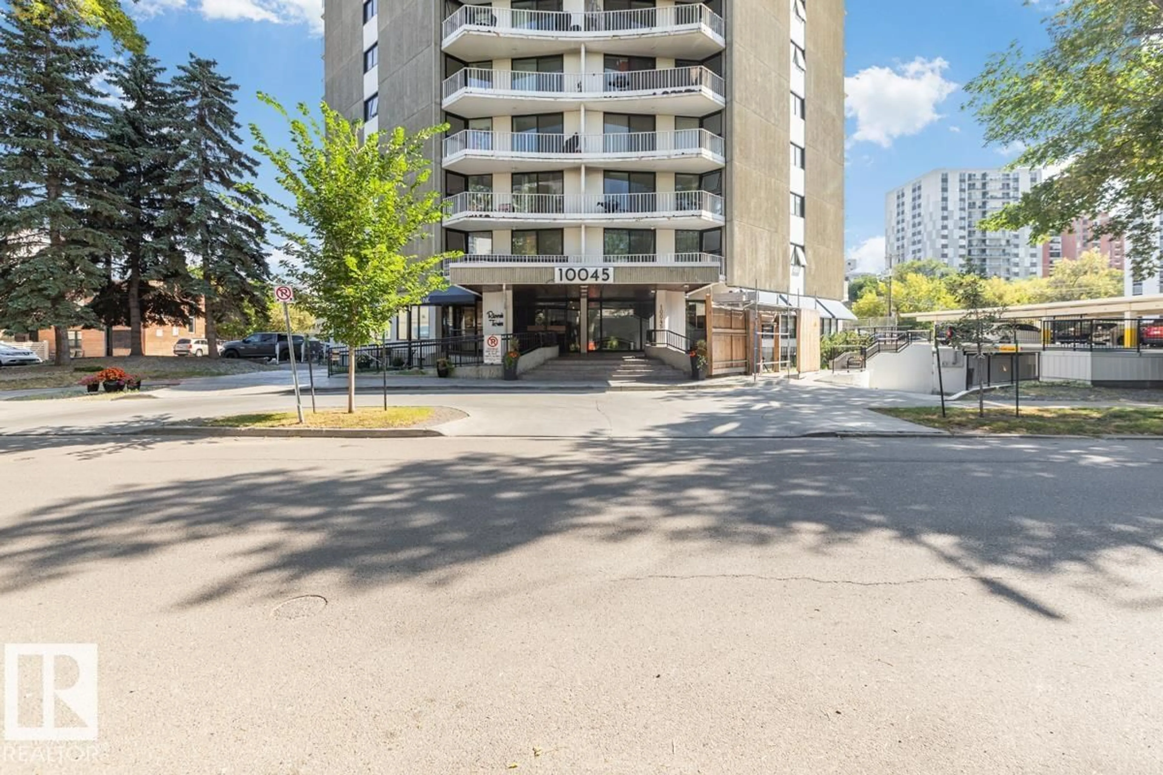 Patio, street for 1307 117 ST, Edmonton Alberta T5K1W8