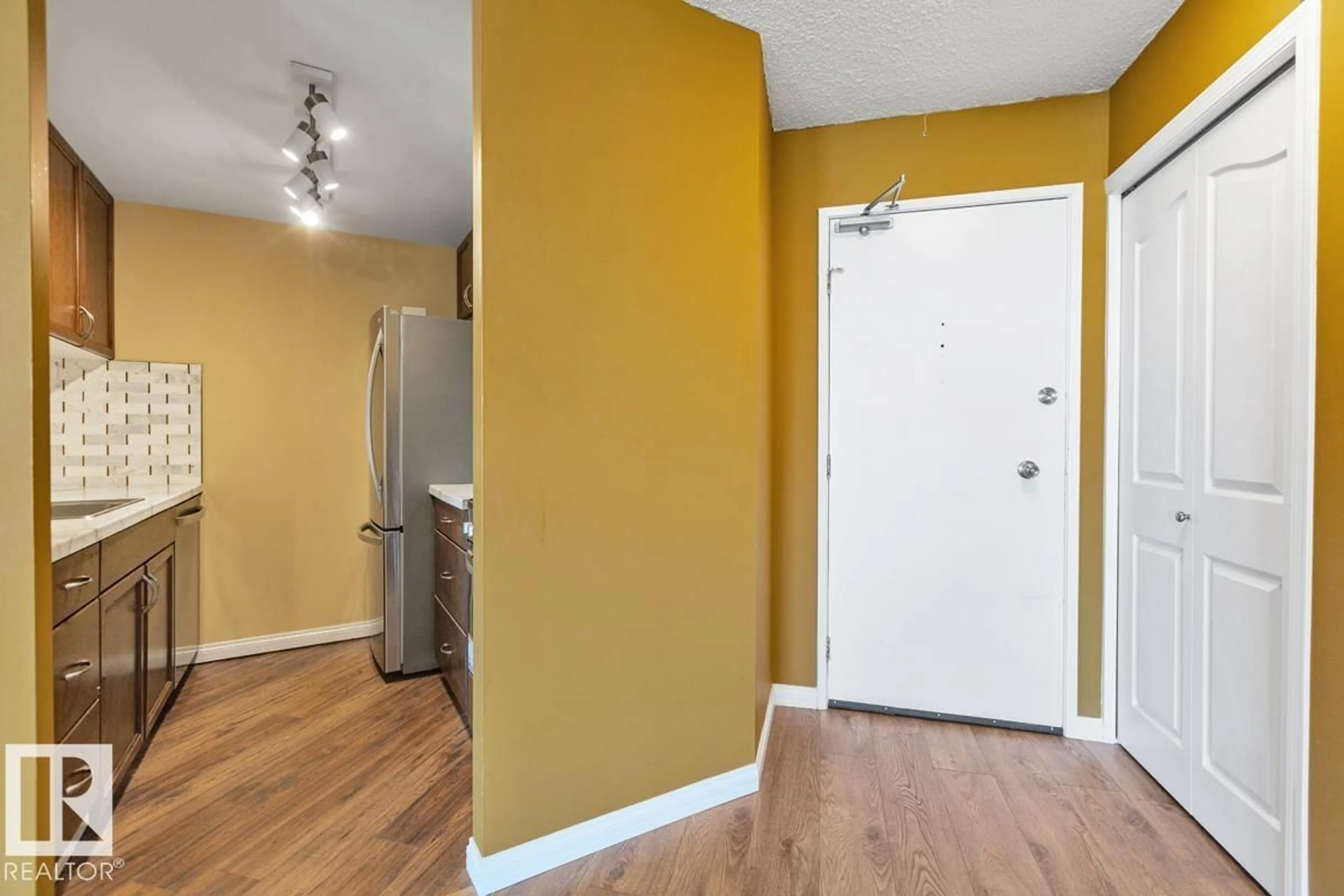 Indoor entryway for 1307 117 ST, Edmonton Alberta T5K1W8