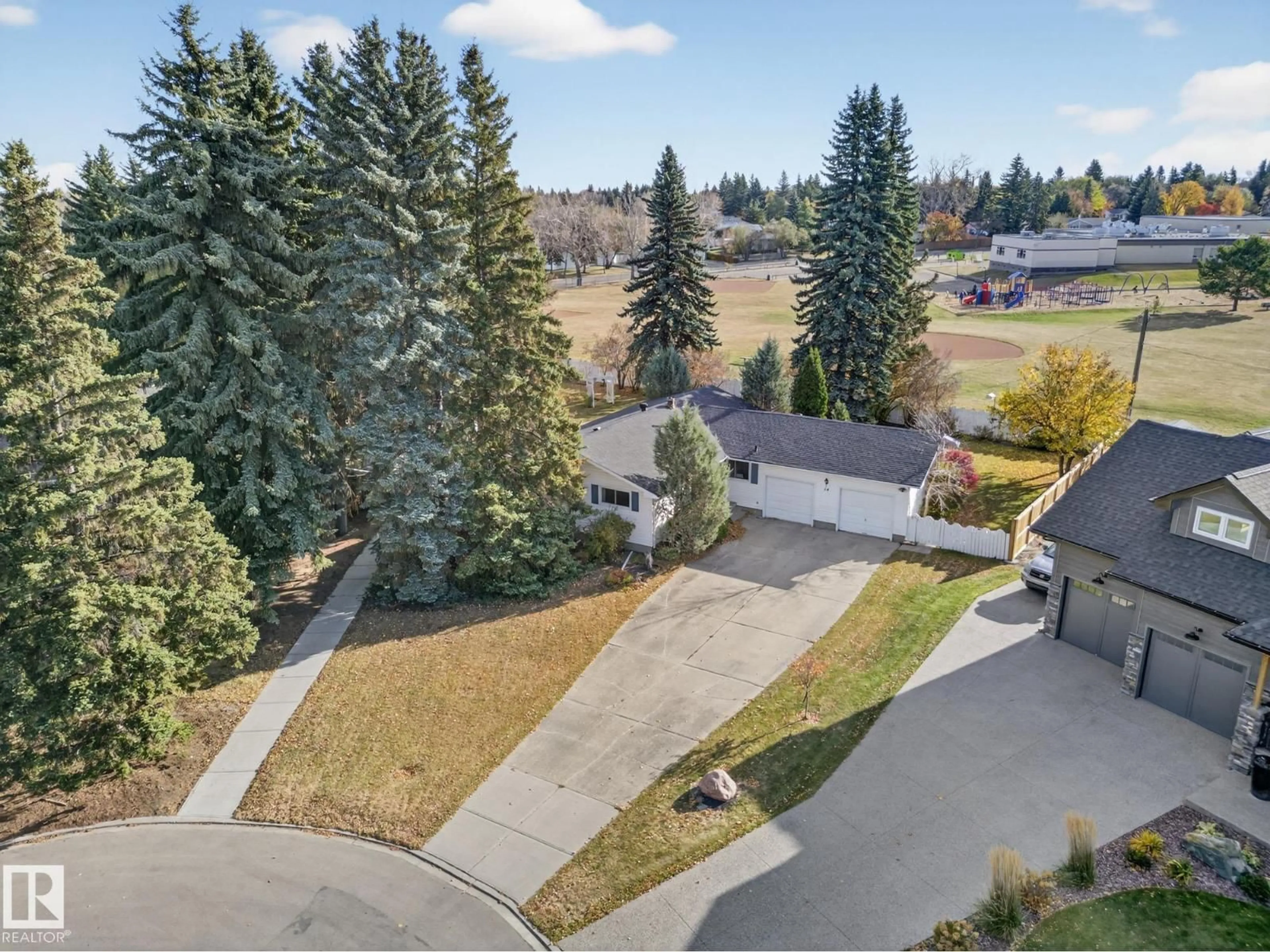 A pic from outside/outdoor area/front of a property/back of a property/a pic from drone, street for NW - 14 ELM CO, Sherwood Park Alberta T8A1J2