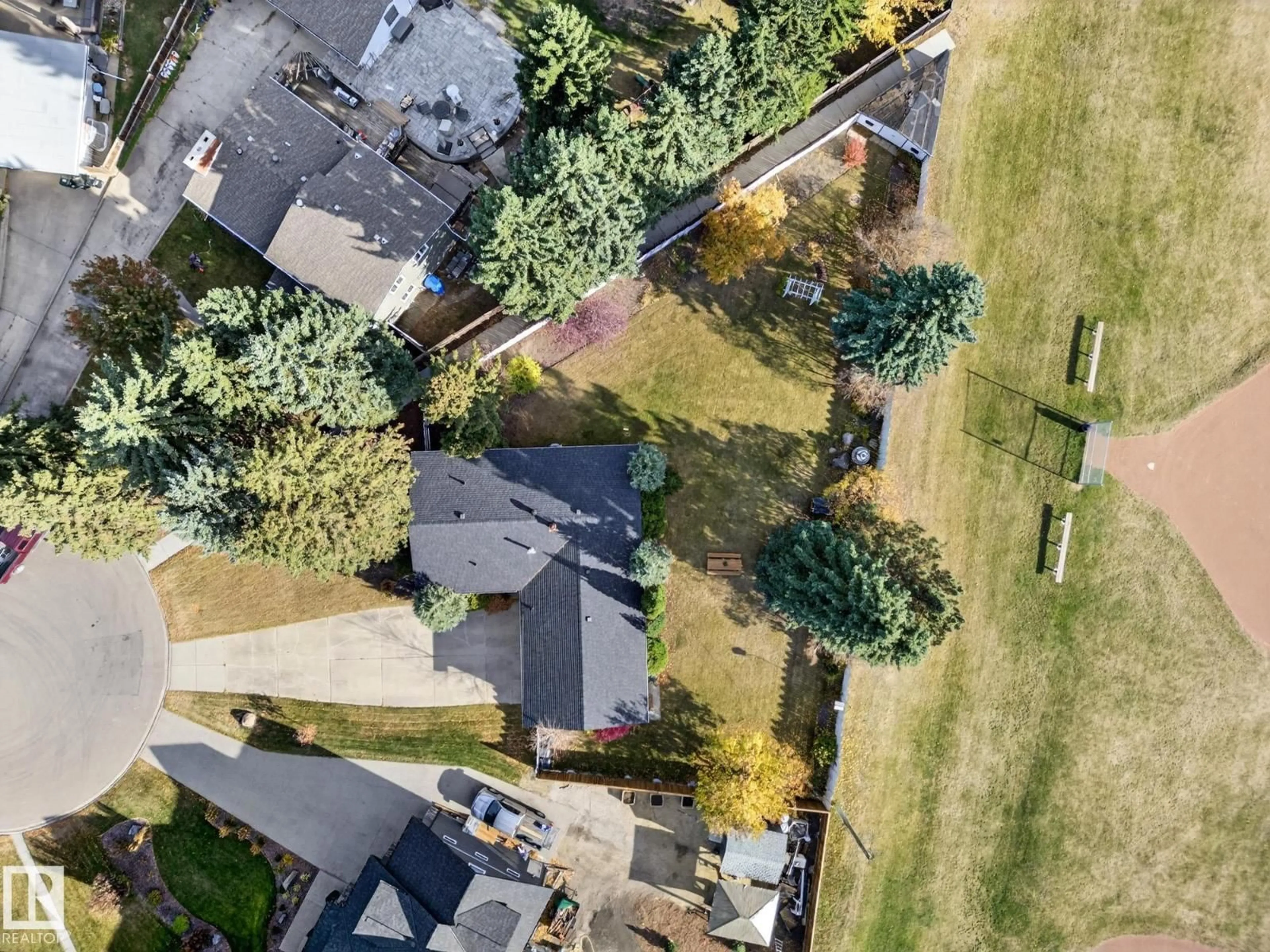 A pic from outside/outdoor area/front of a property/back of a property/a pic from drone, street for NW - 14 ELM CO, Sherwood Park Alberta T8A1J2