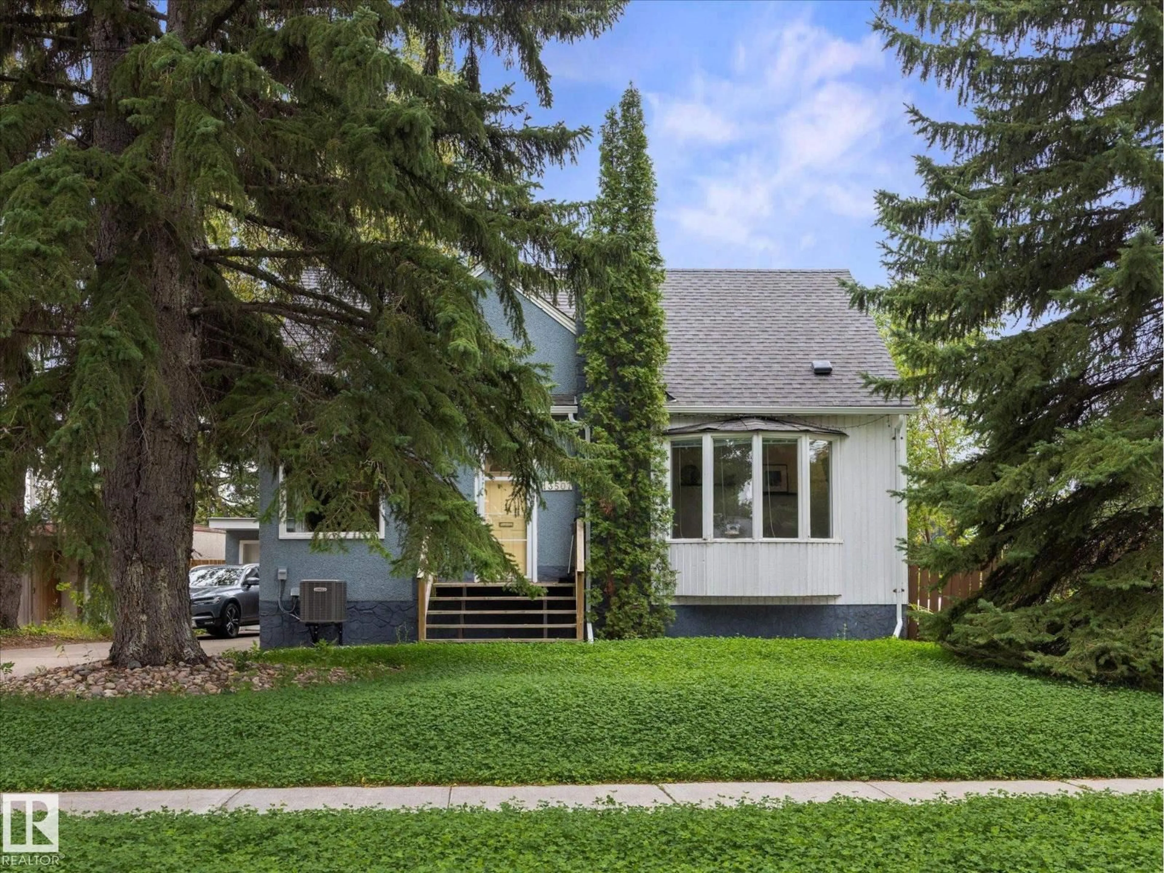 Home with vinyl exterior material, street for 13507 110A AV, Edmonton Alberta T5M2M8