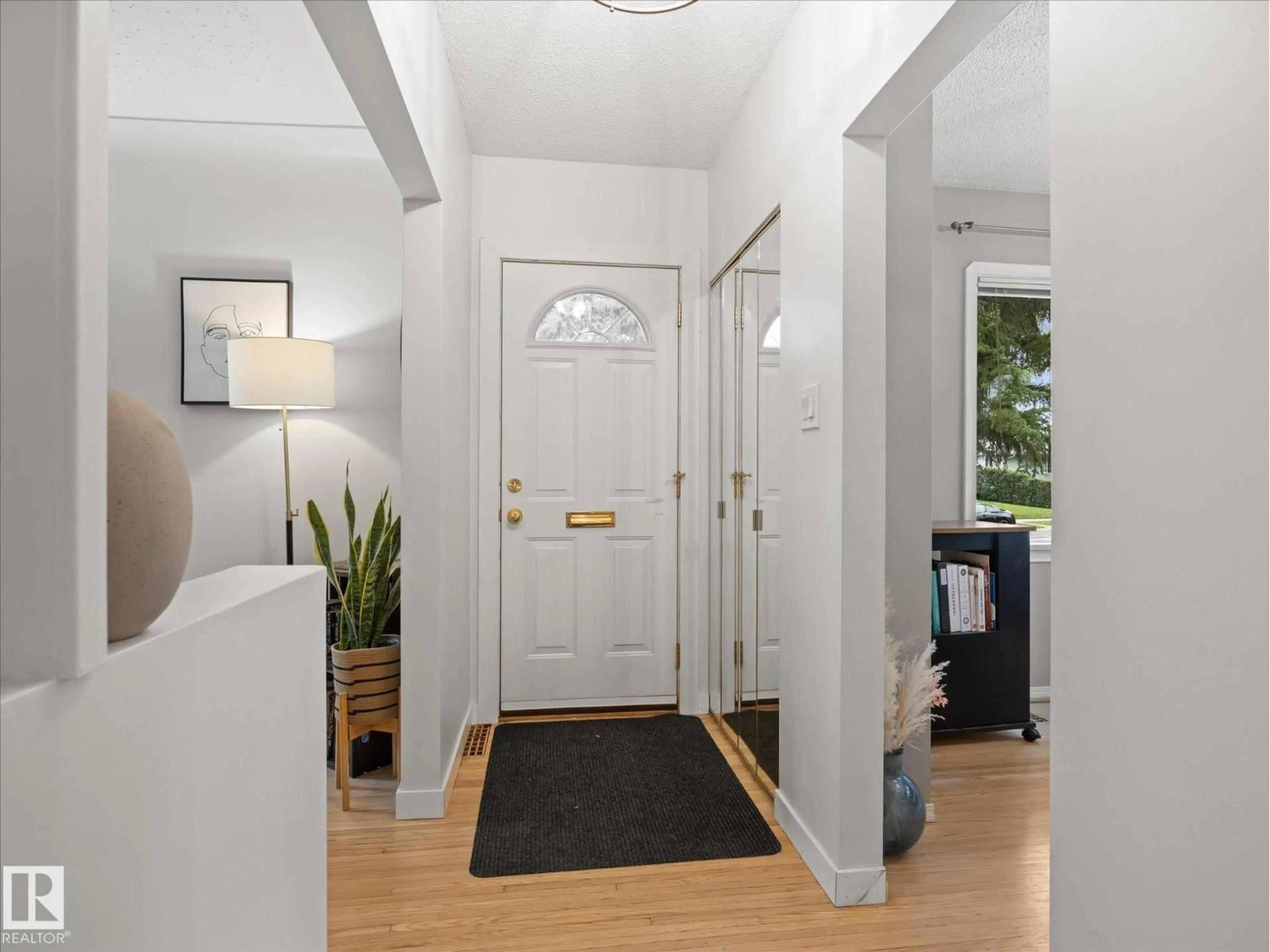 Indoor entryway for 13507 110A AV, Edmonton Alberta T5M2M8