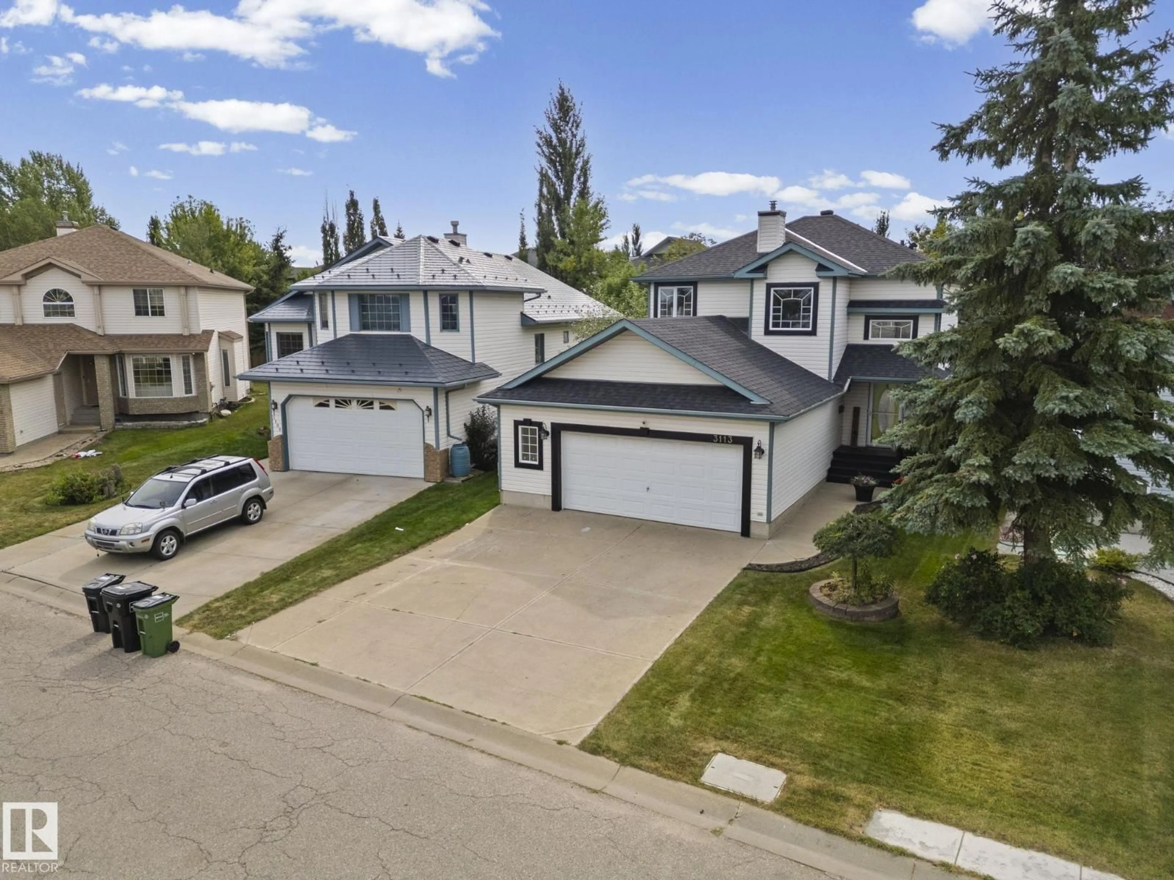 A pic from outside/outdoor area/front of a property/back of a property/a pic from drone, street for 3113 41A AV, Edmonton Alberta T6T1J4