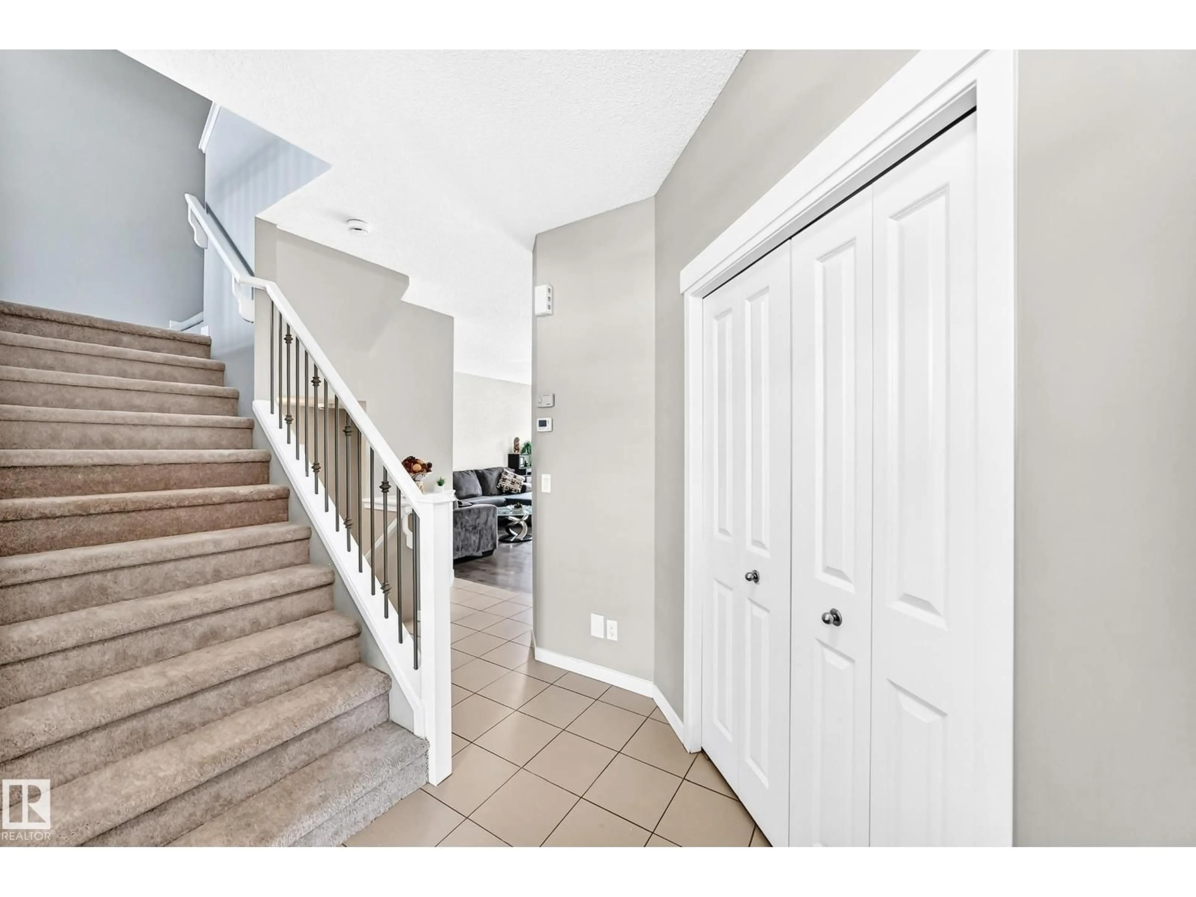Indoor entryway for 5633 175A AV, Edmonton Alberta T5Y0T7