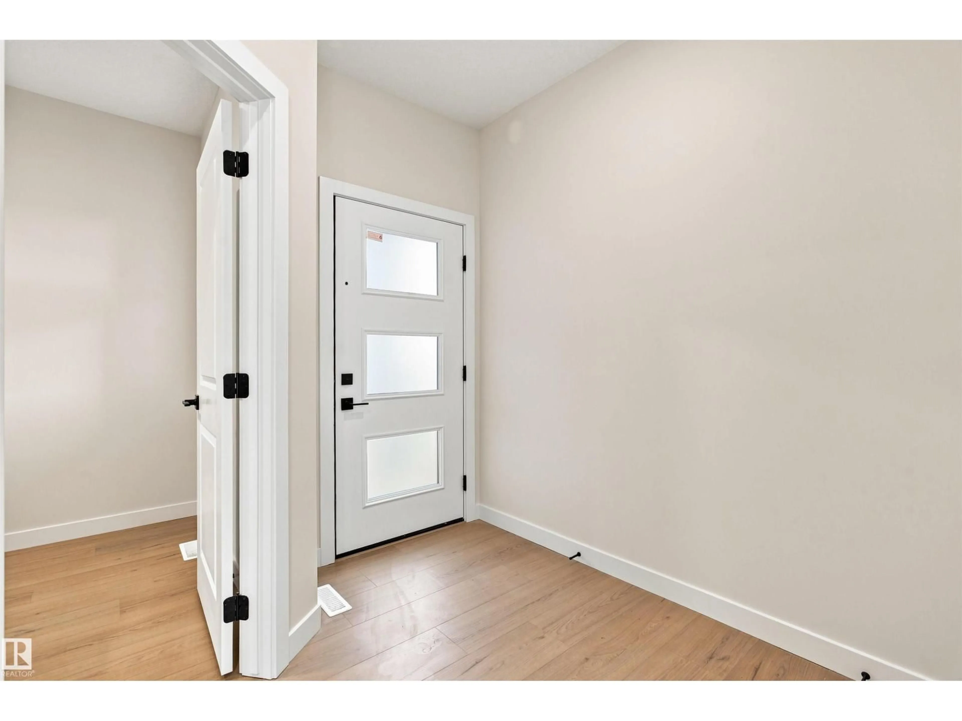 Indoor entryway for 10458 104 ST, Morinville Alberta T8R0C9