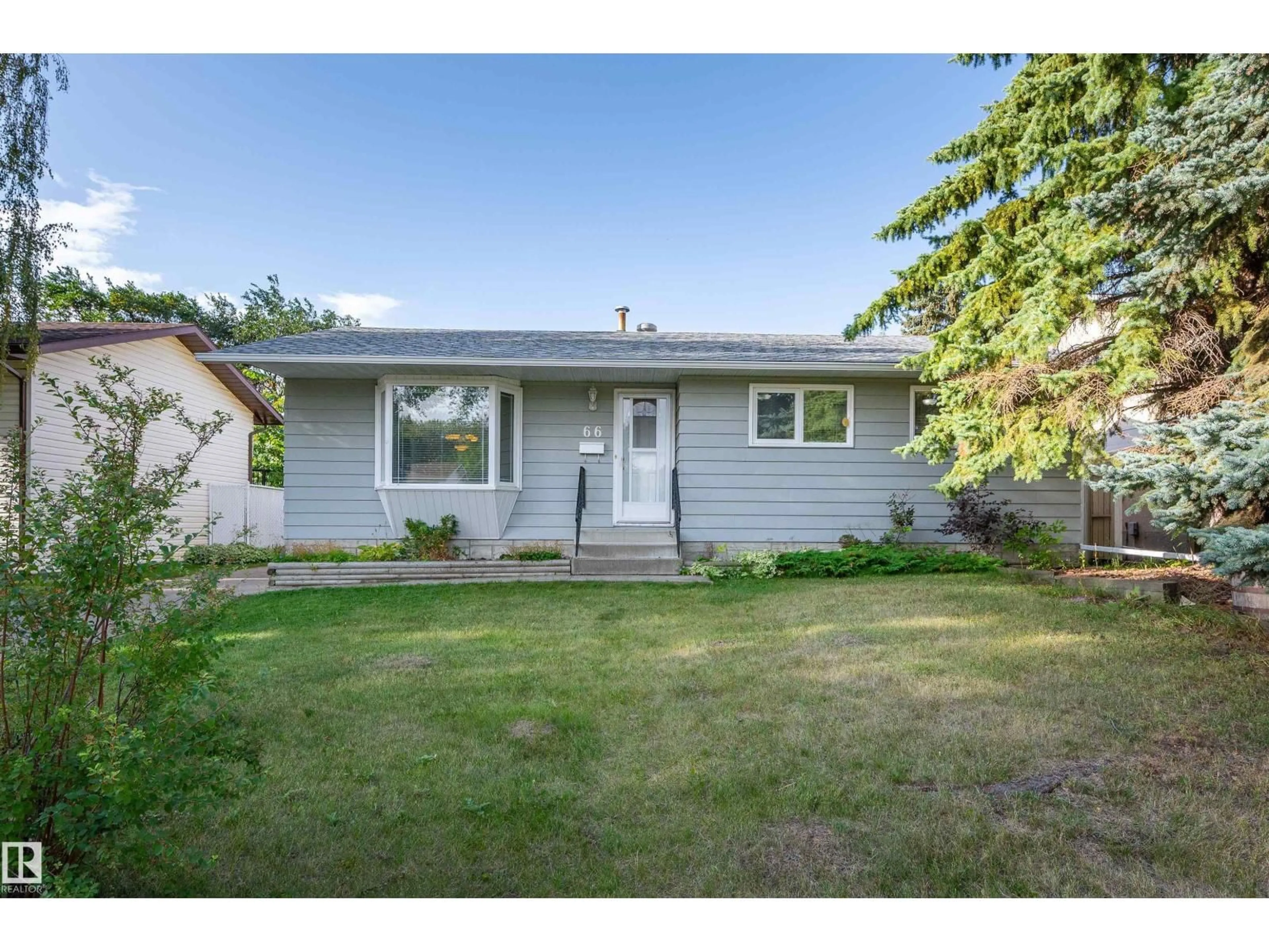 Home with vinyl exterior material, street for 66 MEADOWBROOK RD, Sherwood Park Alberta T8A0N9
