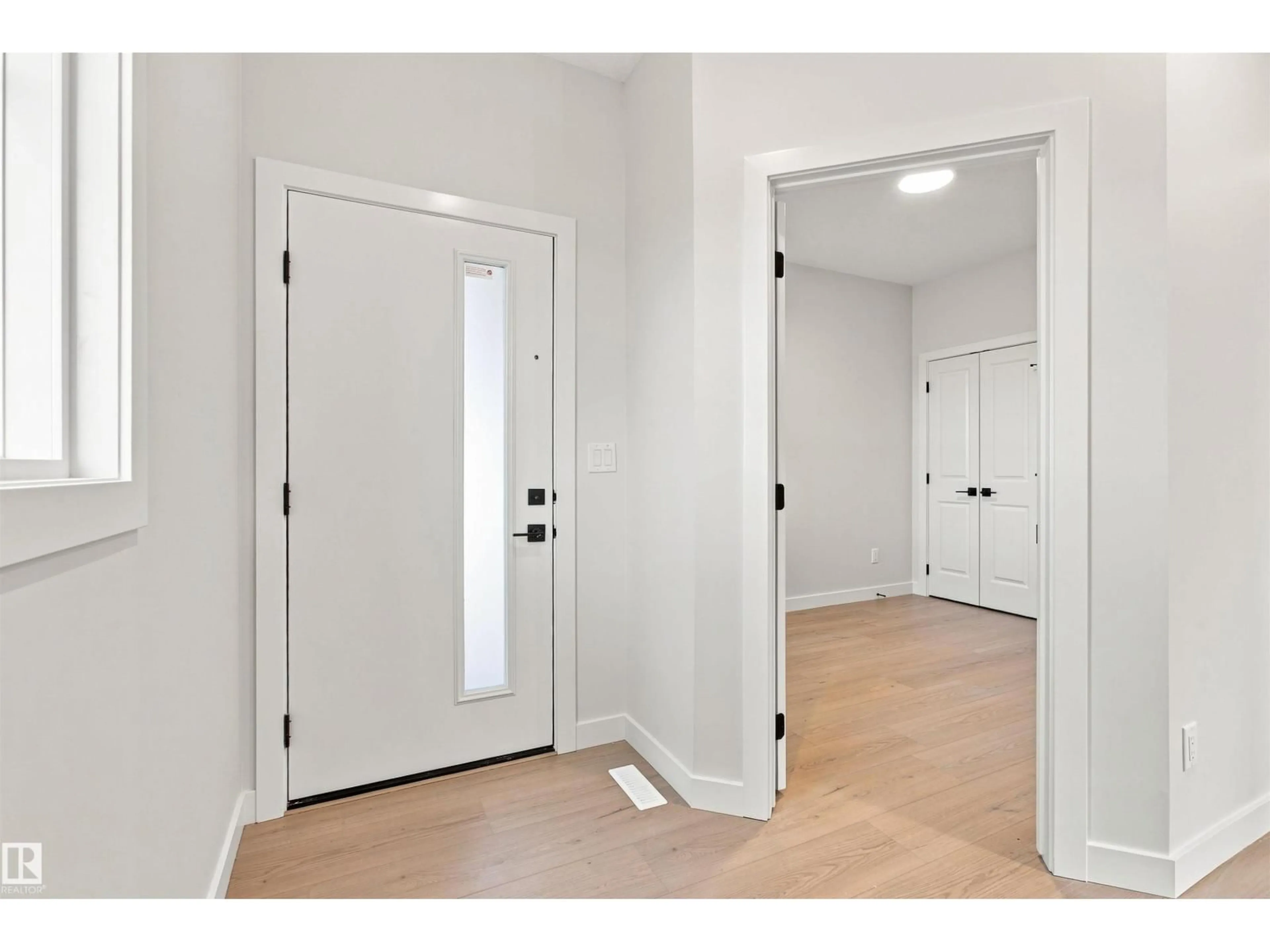 Indoor entryway for 10462 104 ST, Morinville Alberta T8R0C9