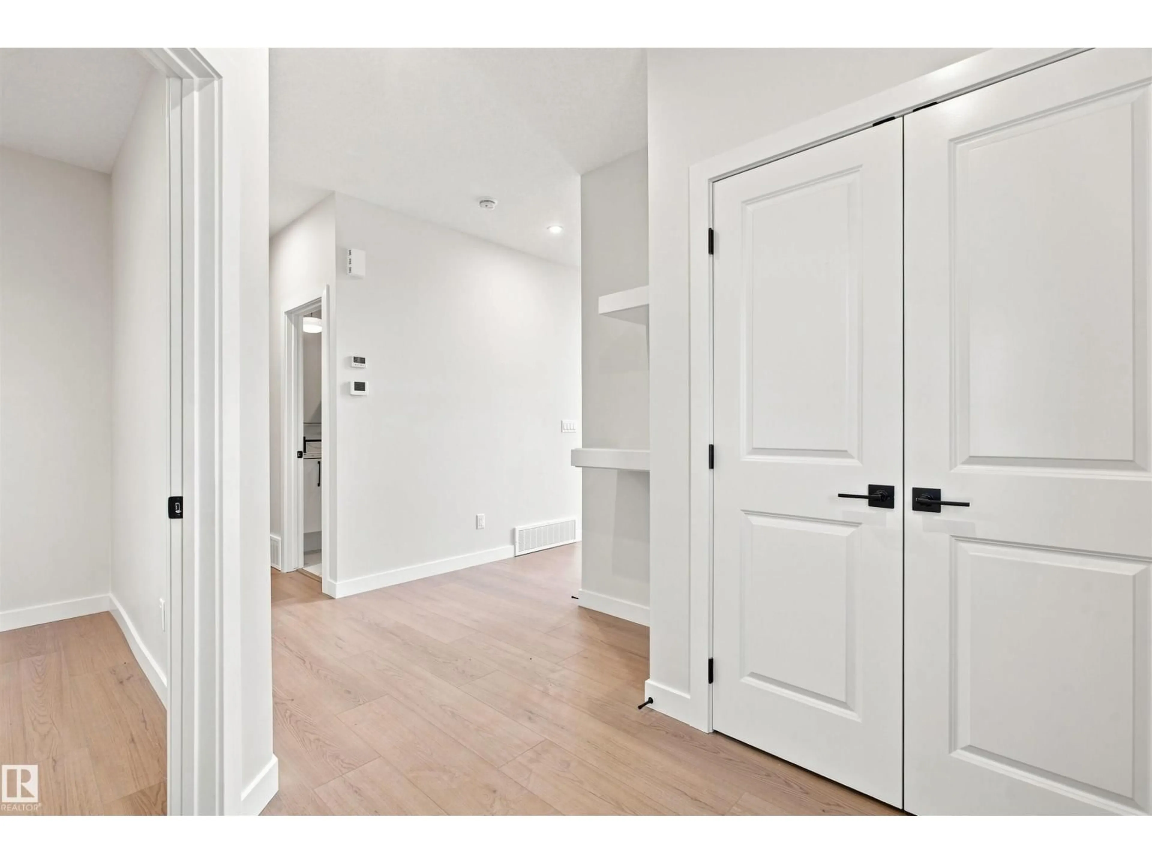 Indoor entryway for 10462 104 ST, Morinville Alberta T8R0C9