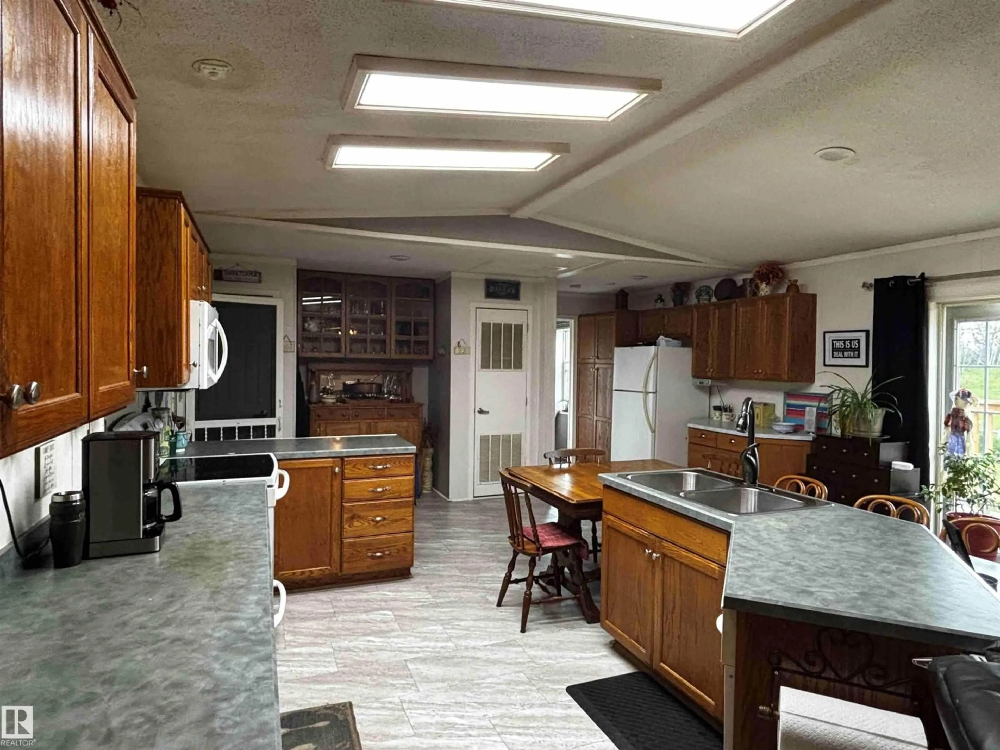 Open concept kitchen, ceramic/tile floor for 51115 RGE ROAD 60, Rural Parkland County Alberta T0E2H0