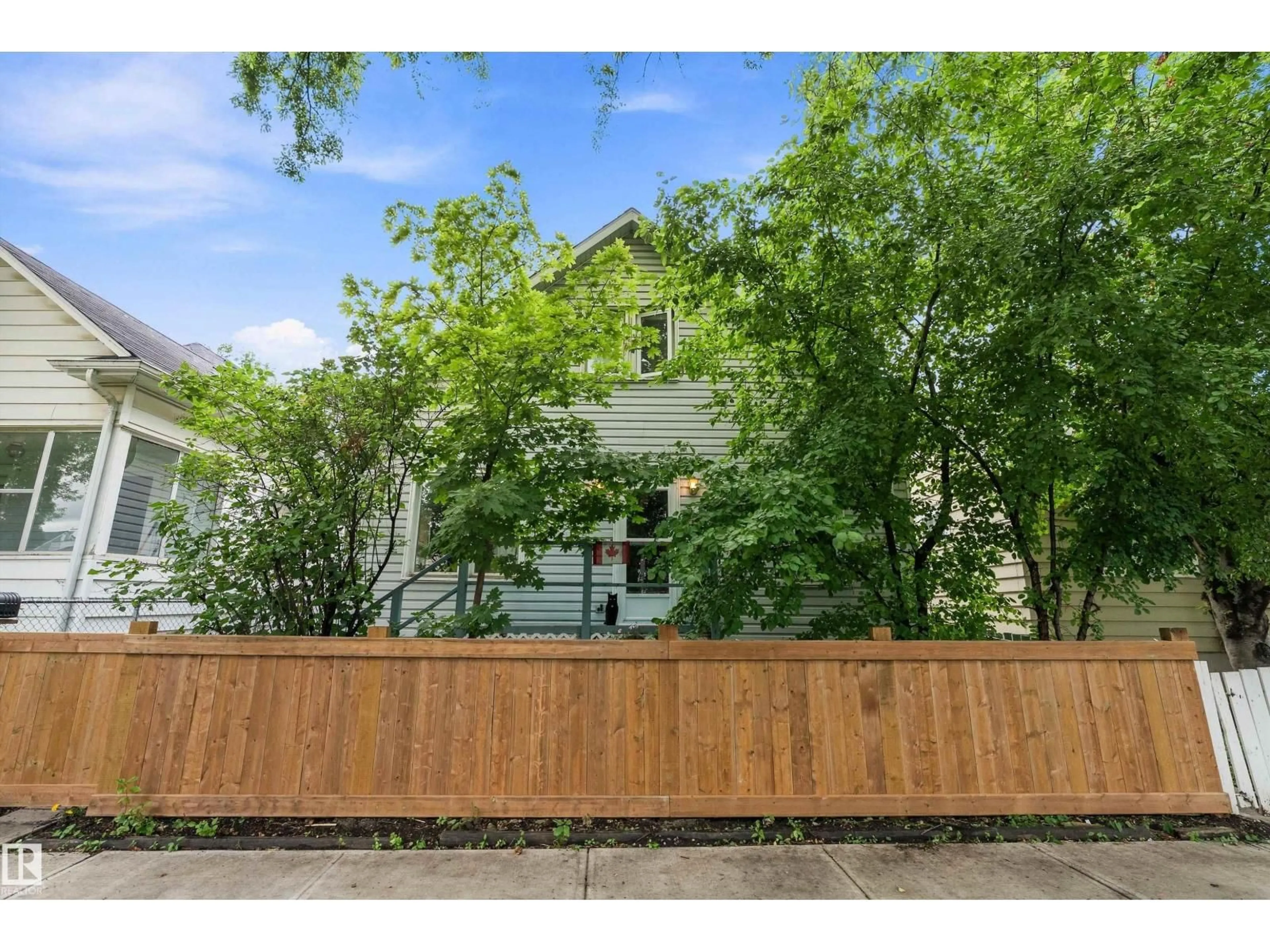 A pic from outside/outdoor area/front of a property/back of a property/a pic from drone, street for NW - 10816 92 ST, Edmonton Alberta T5H1V7