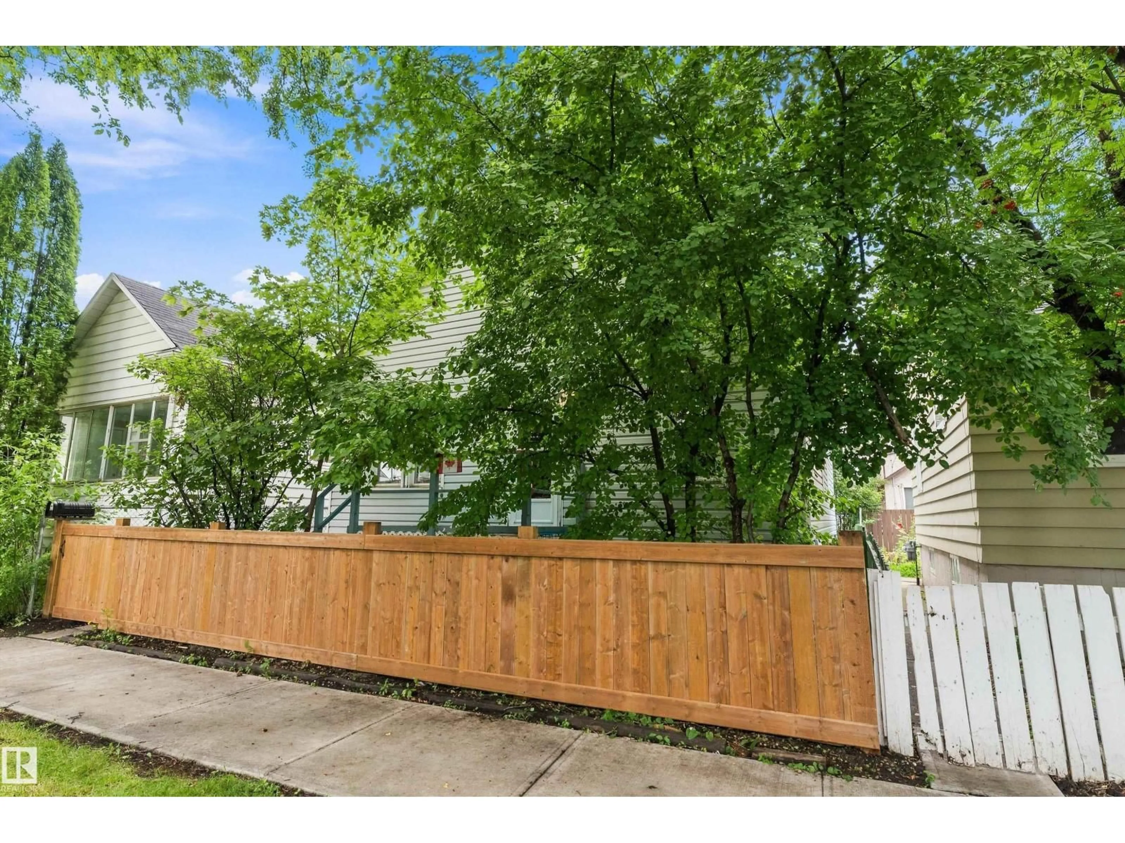 Unknown for NW - 10816 92 ST, Edmonton Alberta T5H1V7