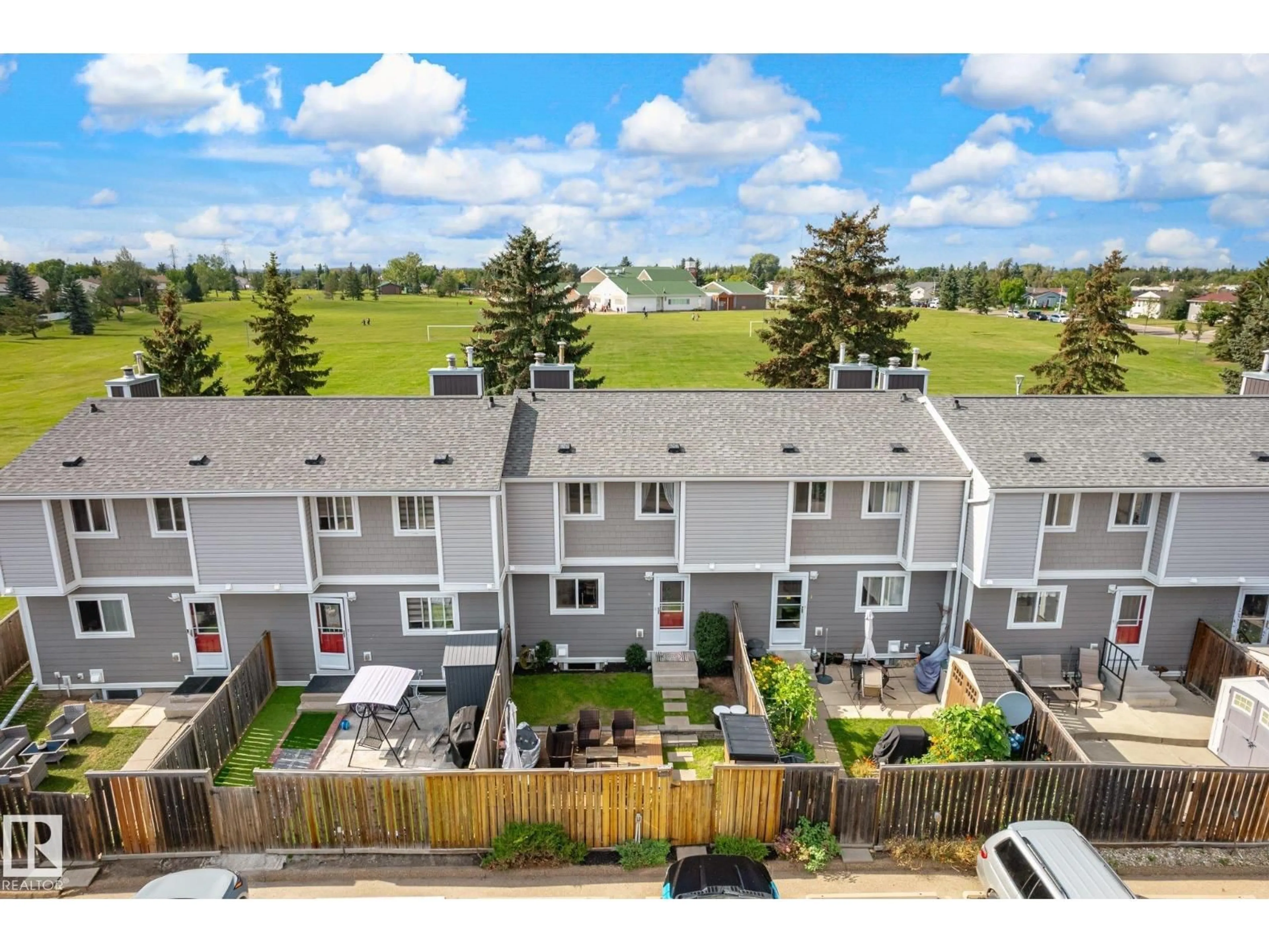 A pic from outside/outdoor area/front of a property/back of a property/a pic from drone, mountain view for 1090 LAKEWOOD RD, Edmonton Alberta T6K3T7