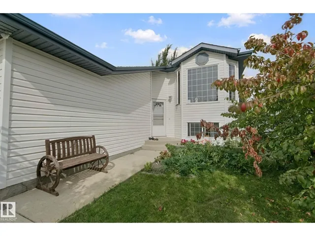29 HIGHLAND CR, St. Albert 2