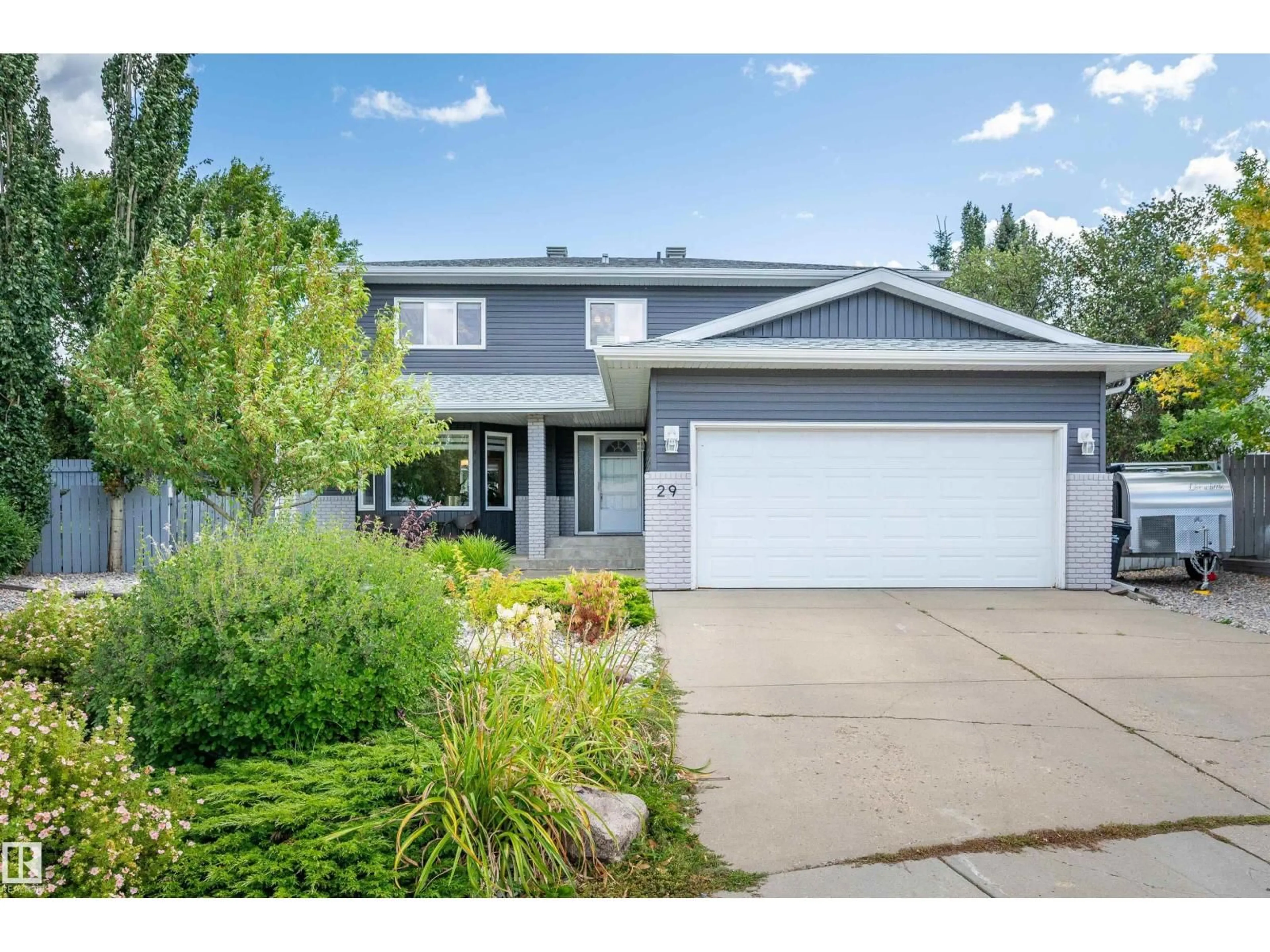Home with vinyl exterior material, street for 29 CARMEL WD, Sherwood Park Alberta T8A5L1