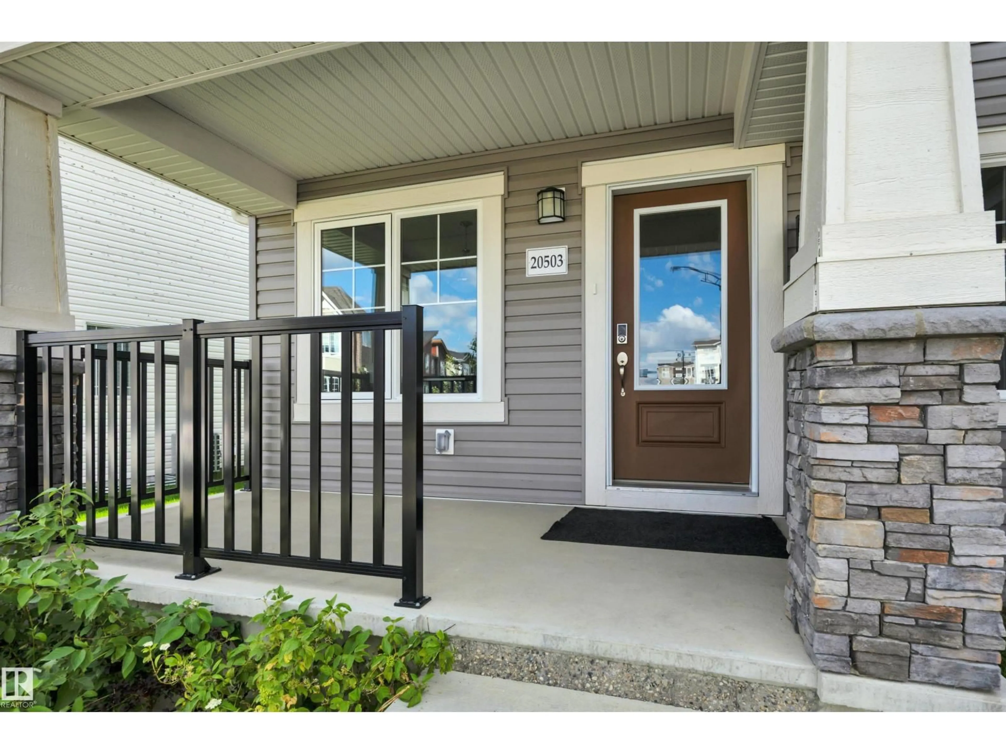 Indoor entryway for 20503 21 AV, Edmonton Alberta T6M1M8