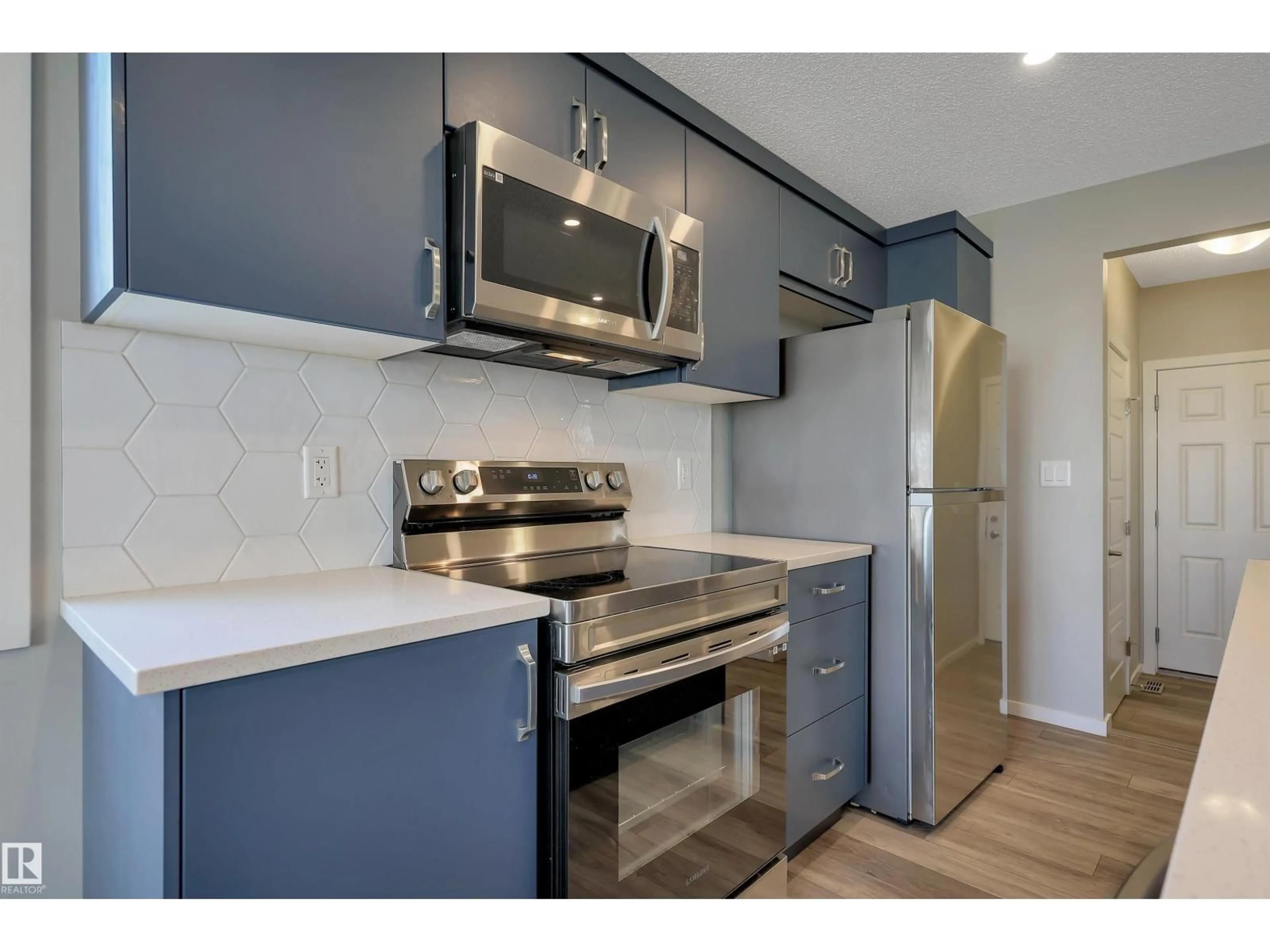 Standard kitchen, unknown for 20503 21 AV, Edmonton Alberta T6M1M8