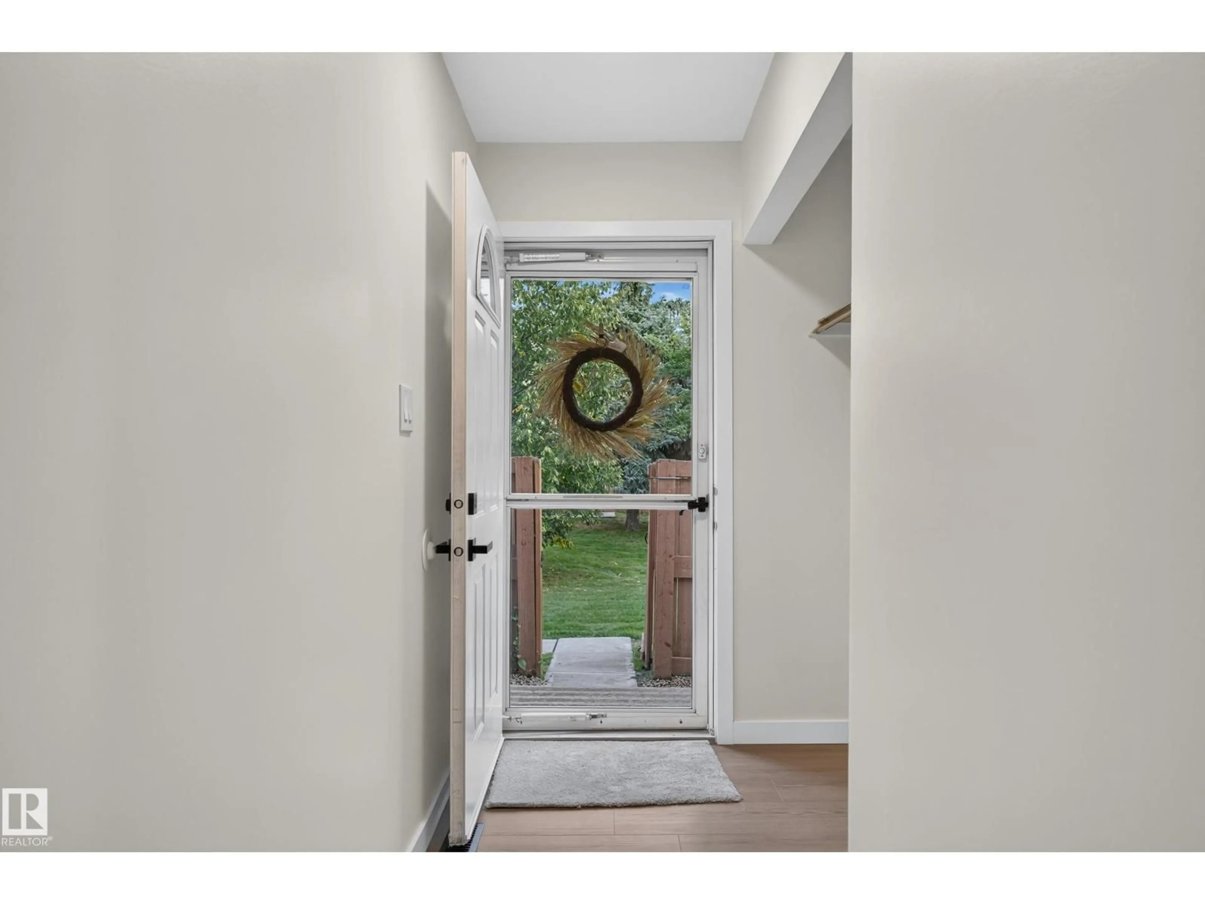 Indoor entryway for NW - 7117 180 ST, Edmonton Alberta T5T3G1